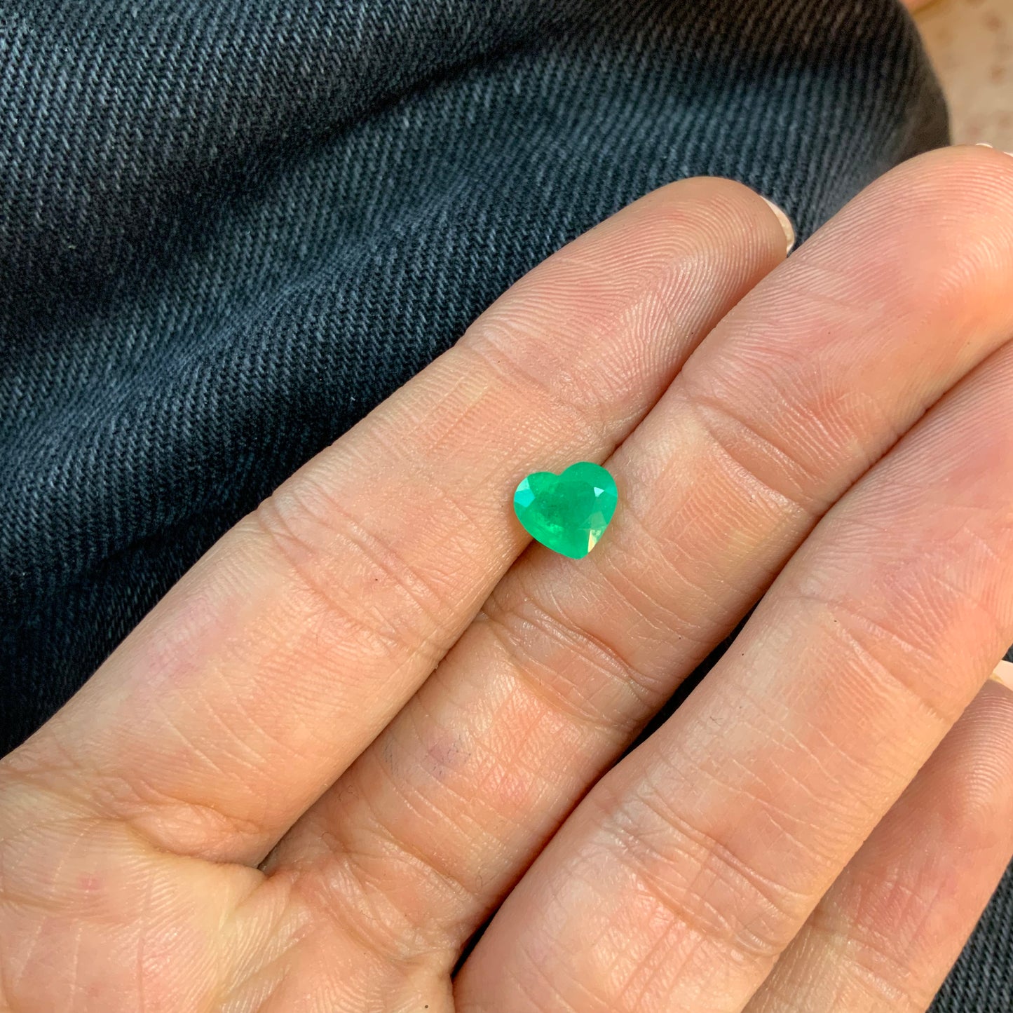 059 - Esmeralda Corte Corazón de 1.10ct / Medidas: 6.82 x 7.56mm
