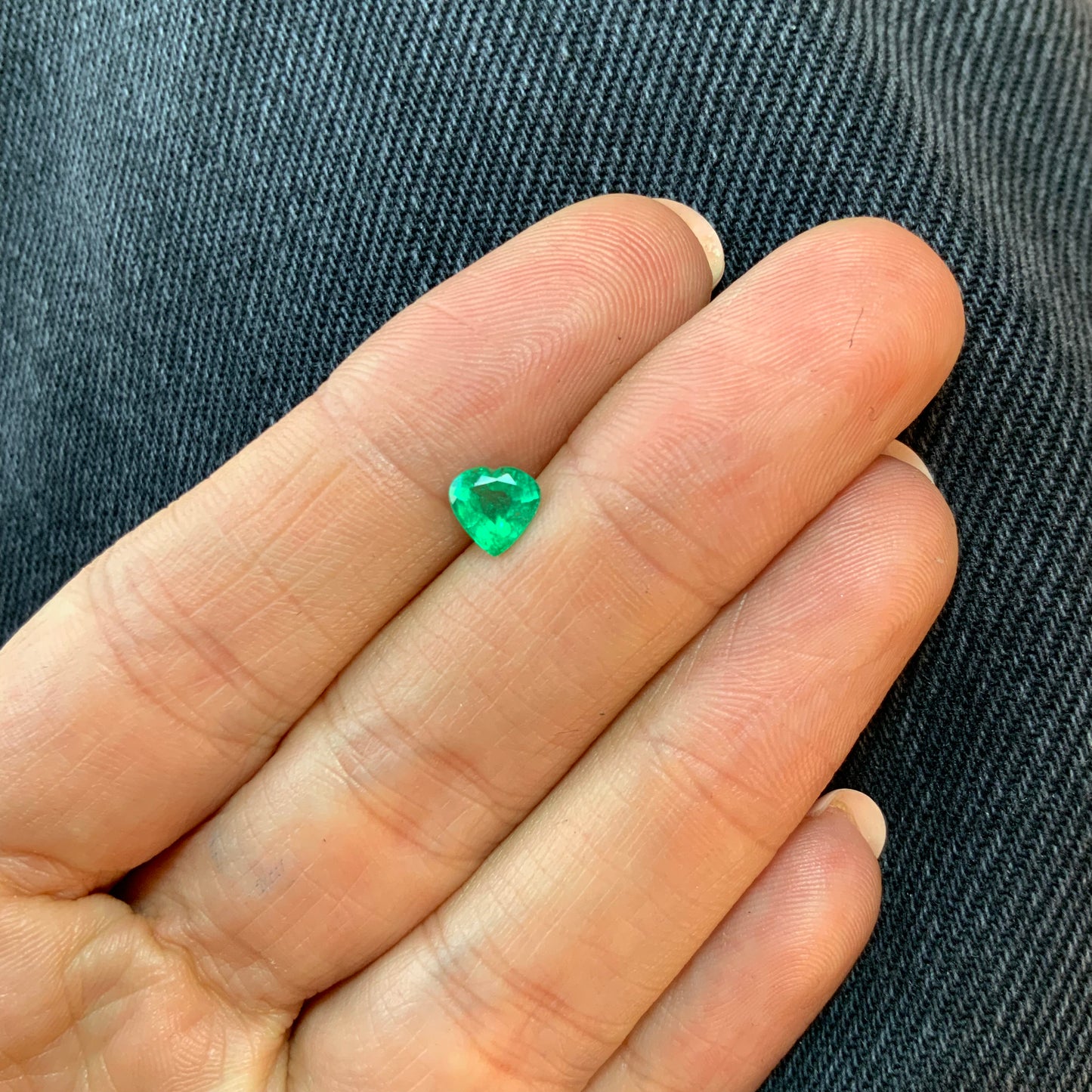 118 - Esmeralda Corte Corazón de 0.57ct / Medidas: 5.85 x 6.01mm