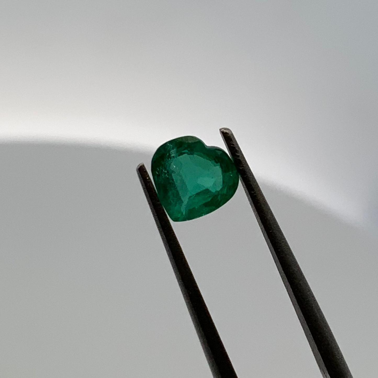 118 - Esmeralda Corte Corazón de 0.57ct / Medidas: 5.85 x 6.01mm