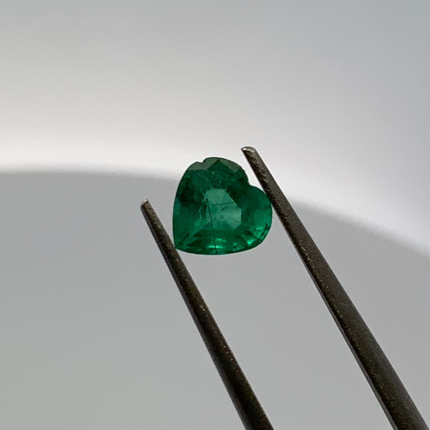 120 - Esmeralda Corte Corazón de 0.64ct / Medidas: 5.86 x 5.93mm