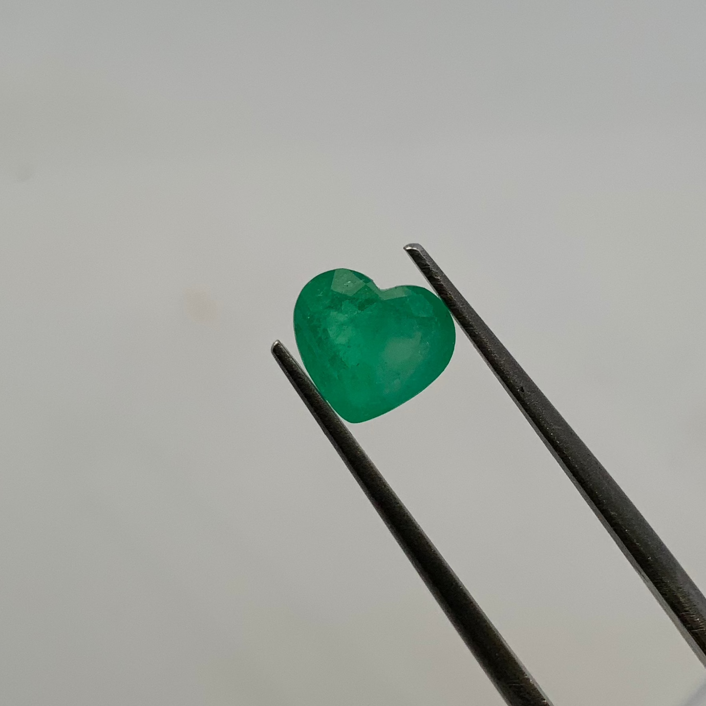 059 - Esmeralda Corte Corazón de 1.10ct / Medidas: 6.82 x 7.56mm
