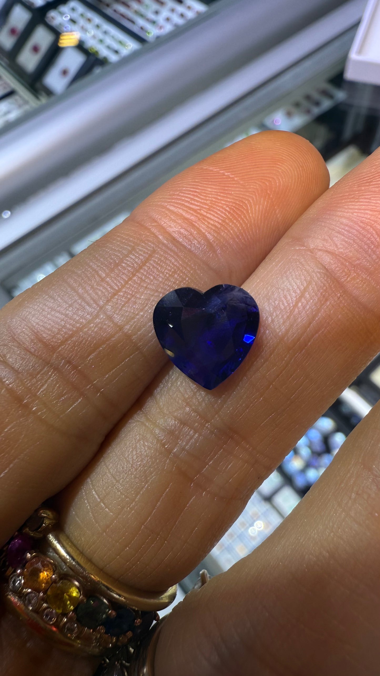 Zafiro Corazón 3.63ct medidas 10.4x10.5mm