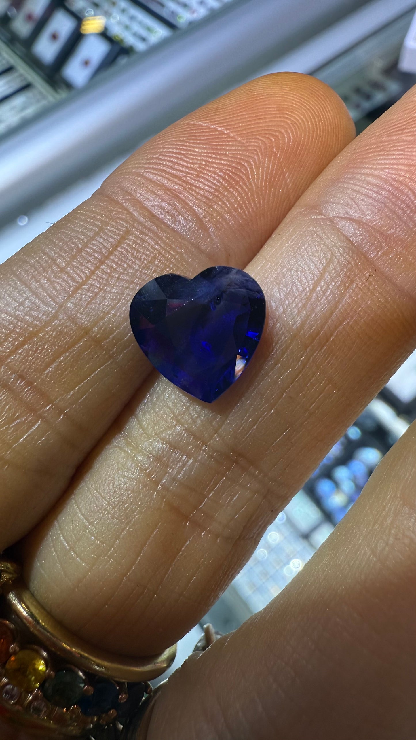 Zafiro Corazón 3.63ct medidas 10.4x10.5mm
