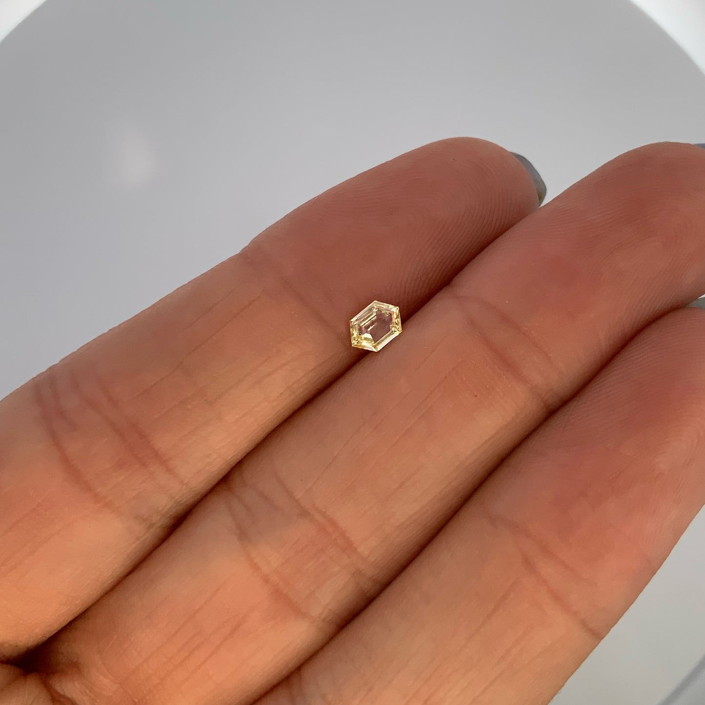 Diamante Amarillo Corte Retrato Hexagonal de 0.22ct / Medidas 5.08 x 3.44mm