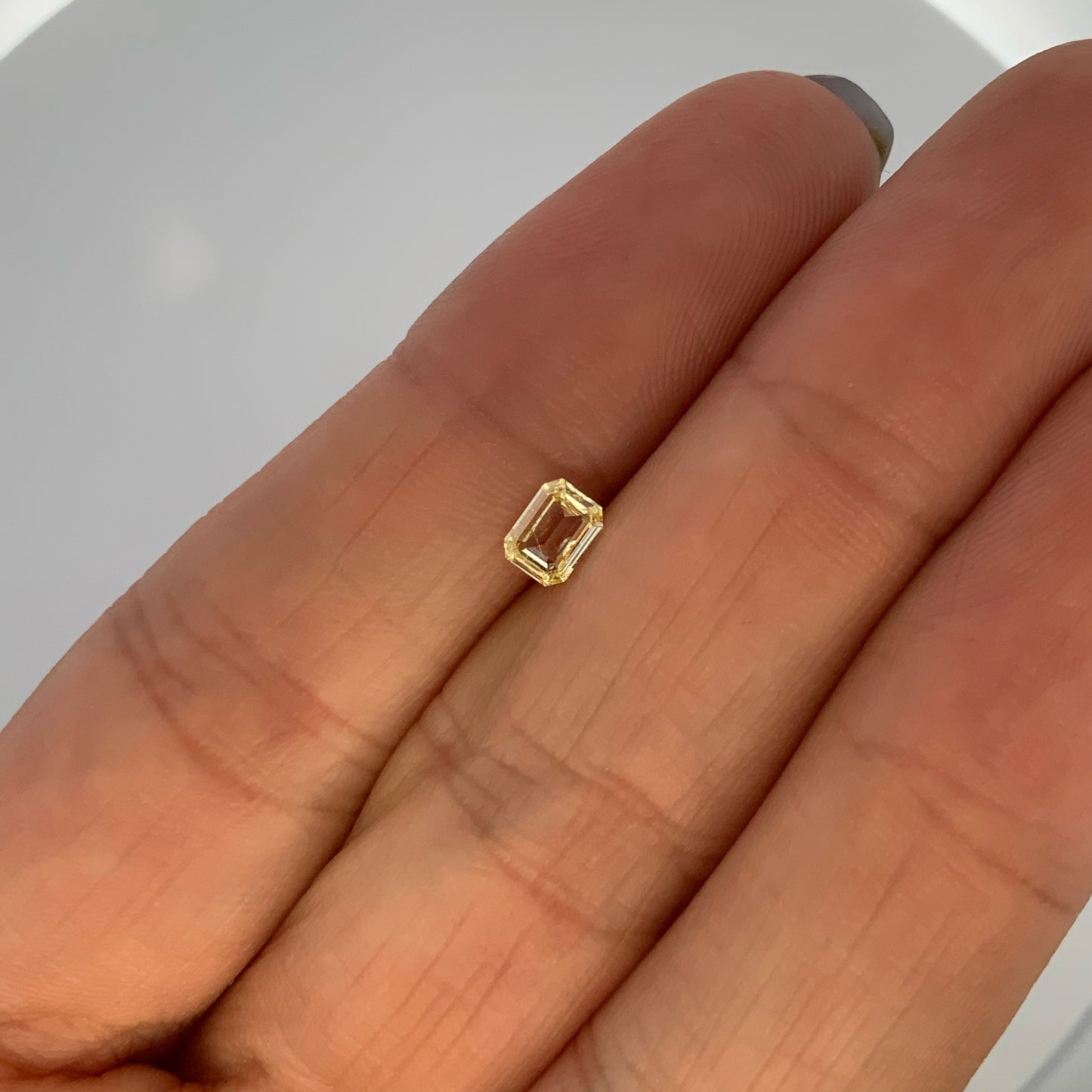 Diamante Amarillo Corte Esmeralda Retrato de 0.32ct / Medidas 4.93 x 3.67mm