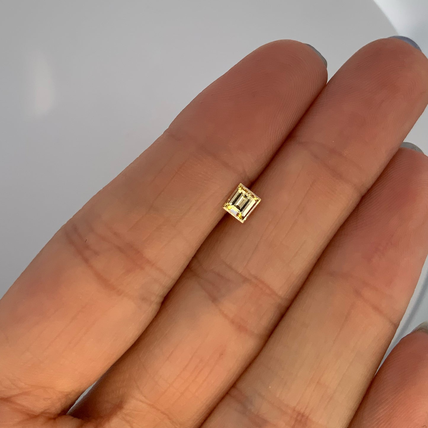 Diamante Amarillo Corte Baguette de 0.33ct  / Medidas 4.10 x 3.76mm