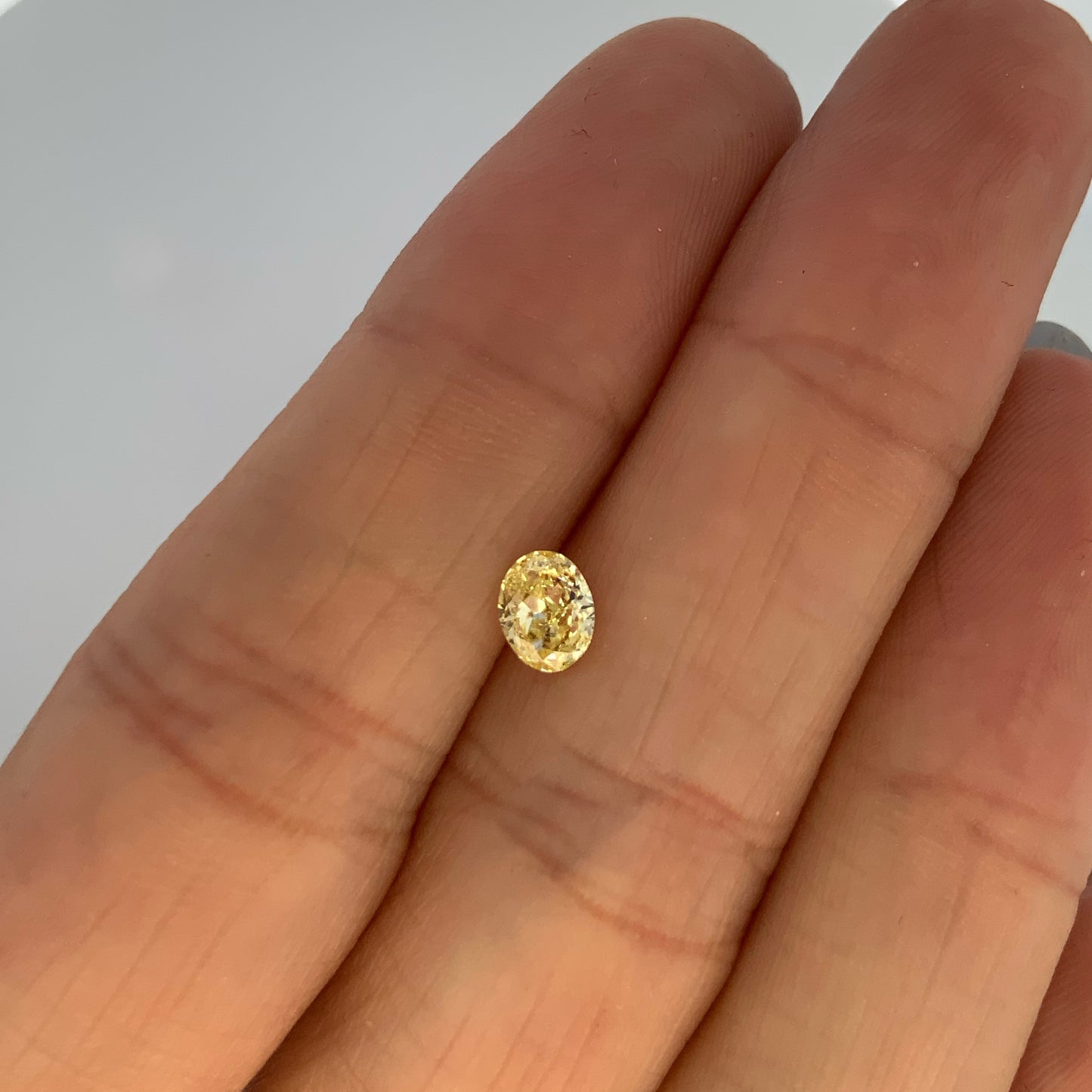 Diamante Amarillo Corte Oval de 0.52ct / Medidas 5.62 x 4.45mm