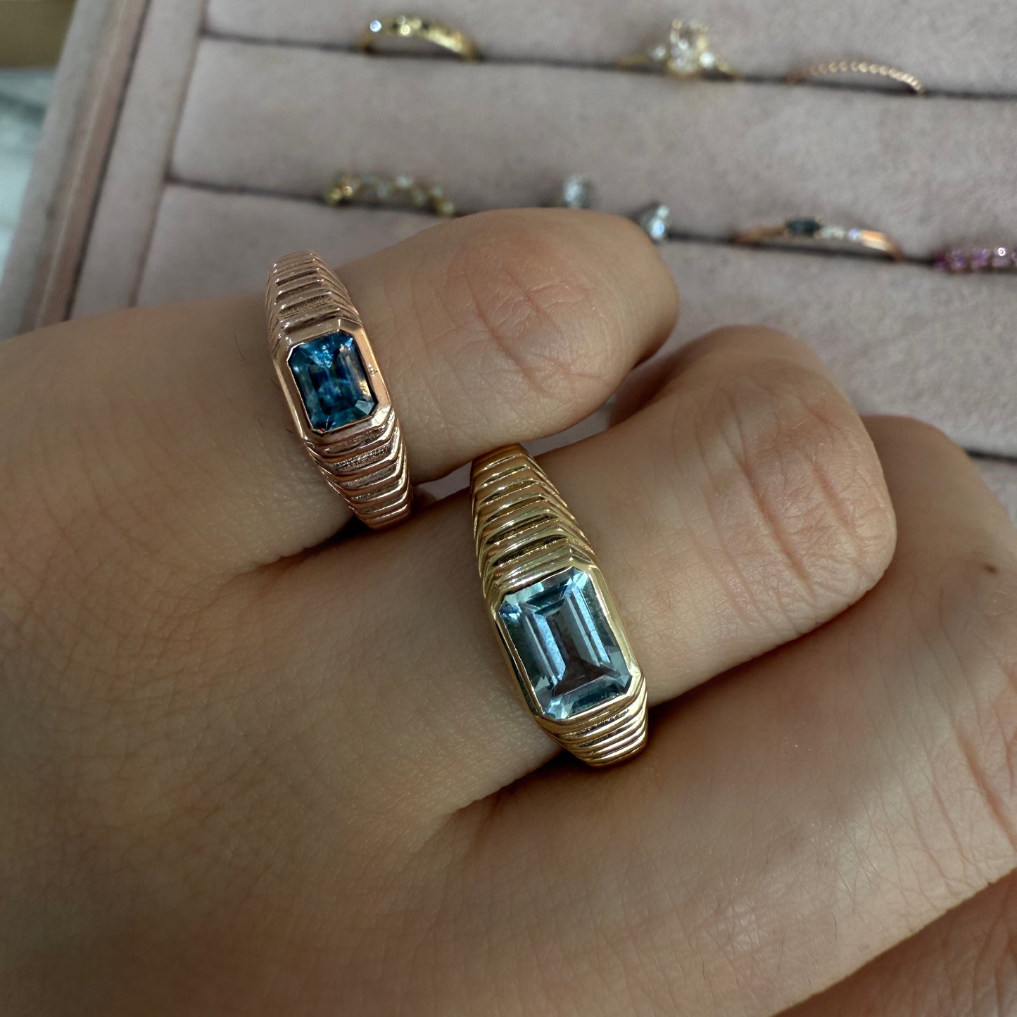 Anillo Cleopatra Chico con Zafiro Azul Verdoso (Edición Limitada)