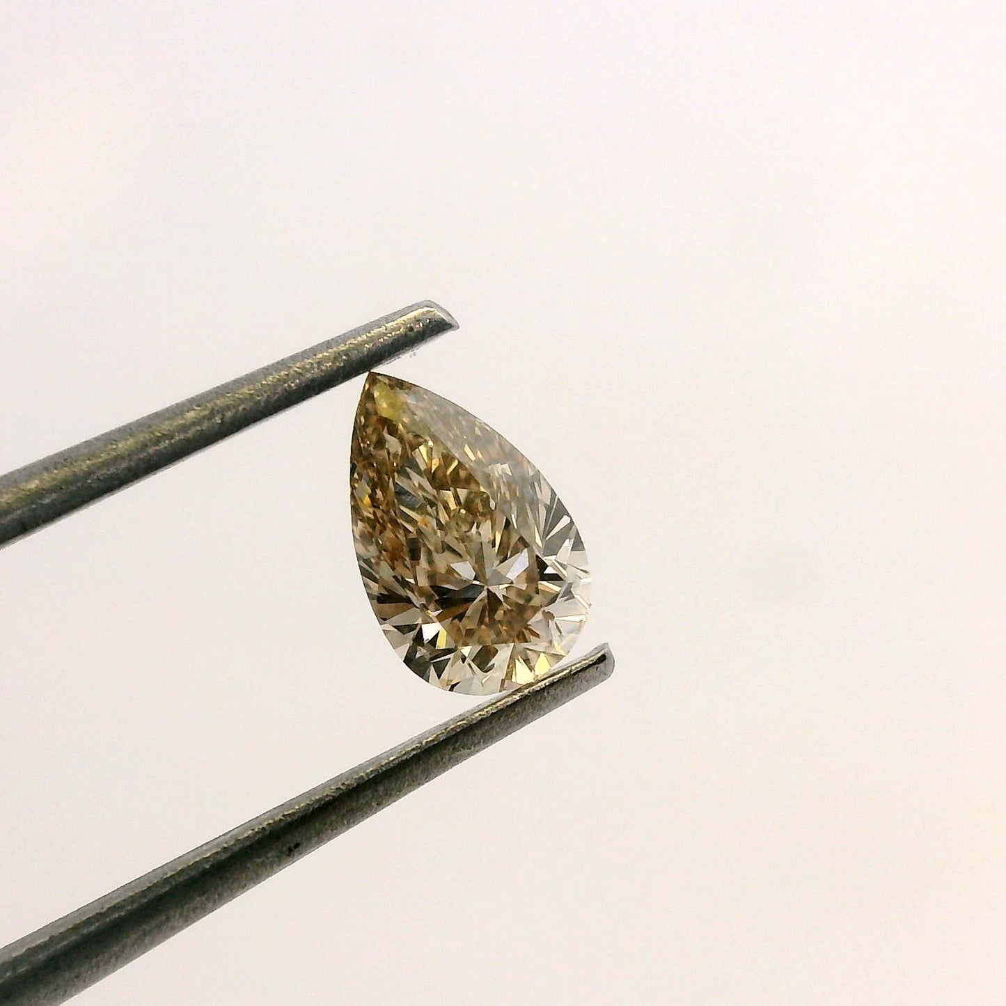 Diamante Champagne / Café Corte Gota de 0.43ct / Medidas 6.27 x 3.93mm