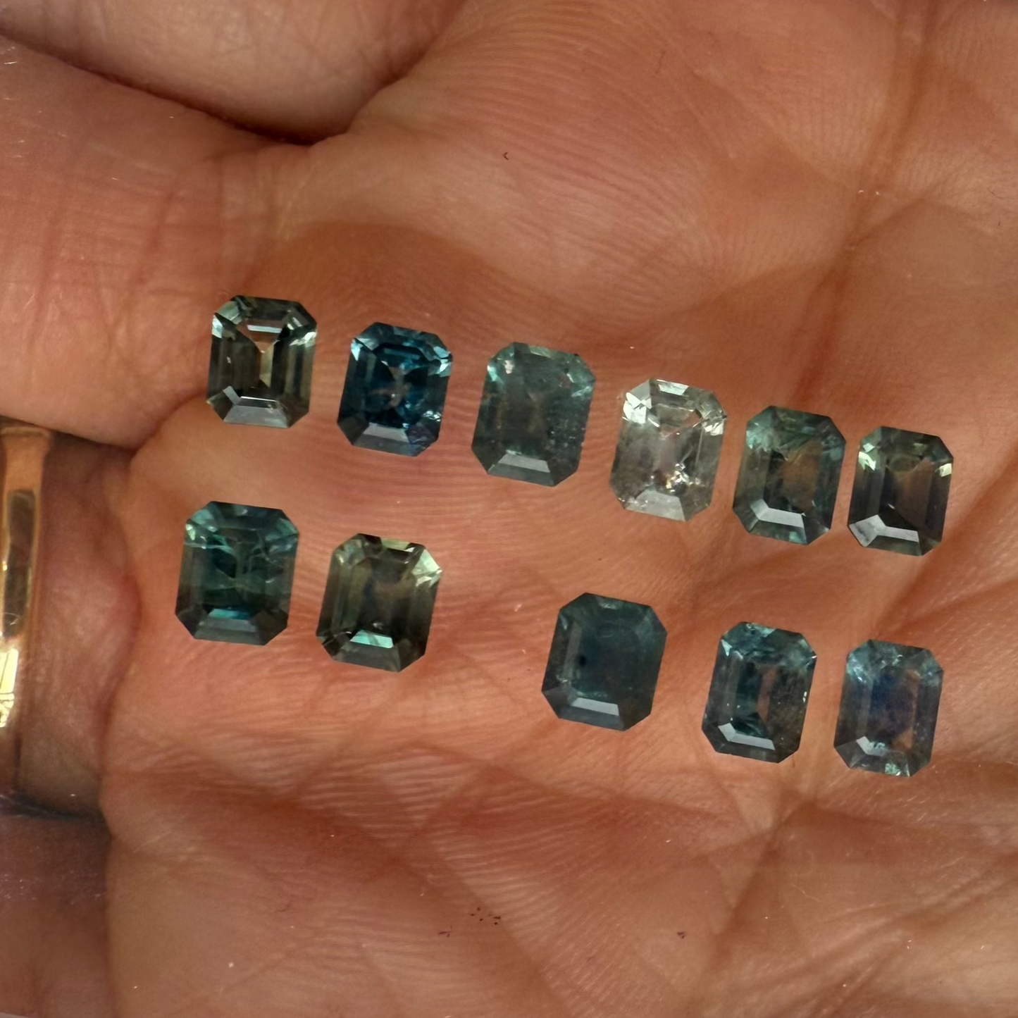 Anillo Cleopatra Chico con Zafiro Azul Verdoso (Edición Limitada)