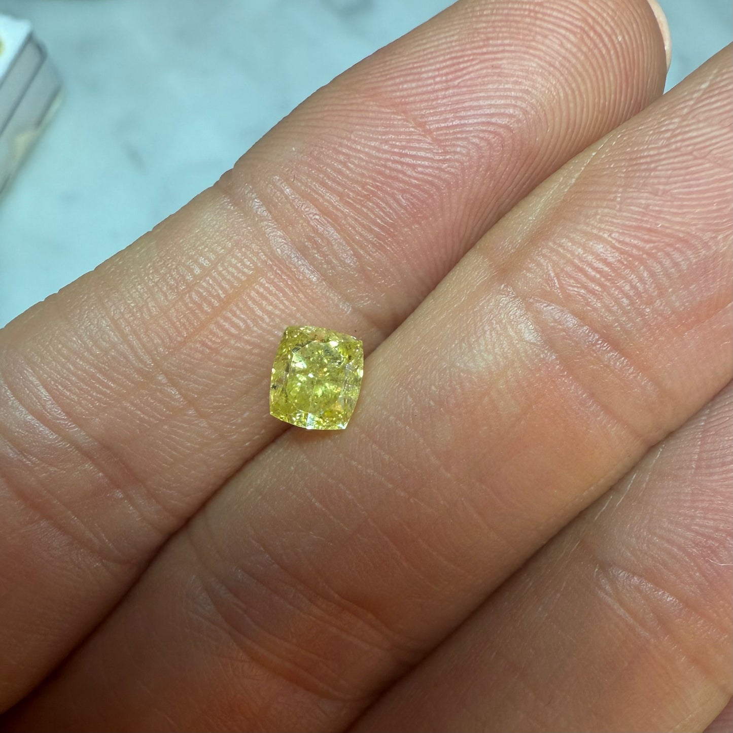 A - Diamante Amarillo 1ct Corte Cushion / Medidas 5.65 x 4.97mm