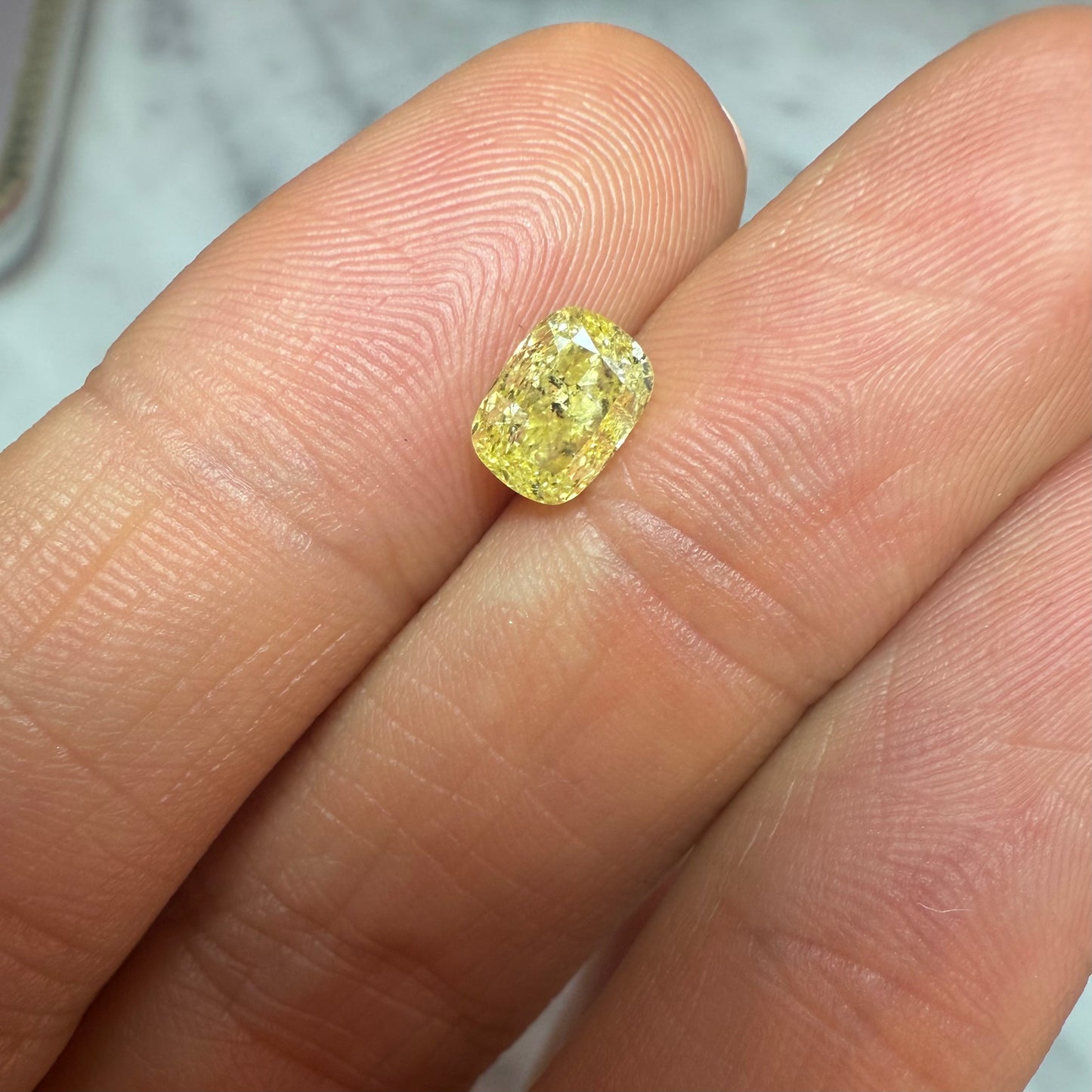 O - Diamante Amarillo 1.01ct Corte Cushion Alargado / Medidas 6.63 x 4.86mm