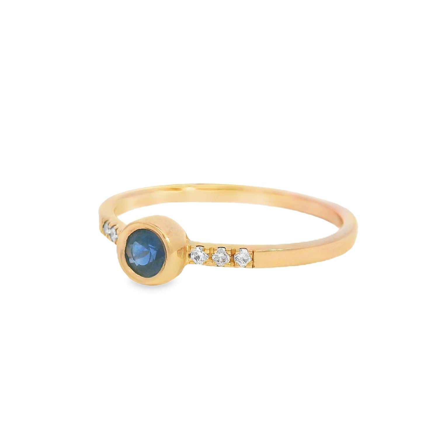 ENTREGA INMEDIATA / PIEZA ÚNICA / Anillo con Zafiro en Bisel y Diamantes laterales / Oro rosa 14K / Talla 8.5