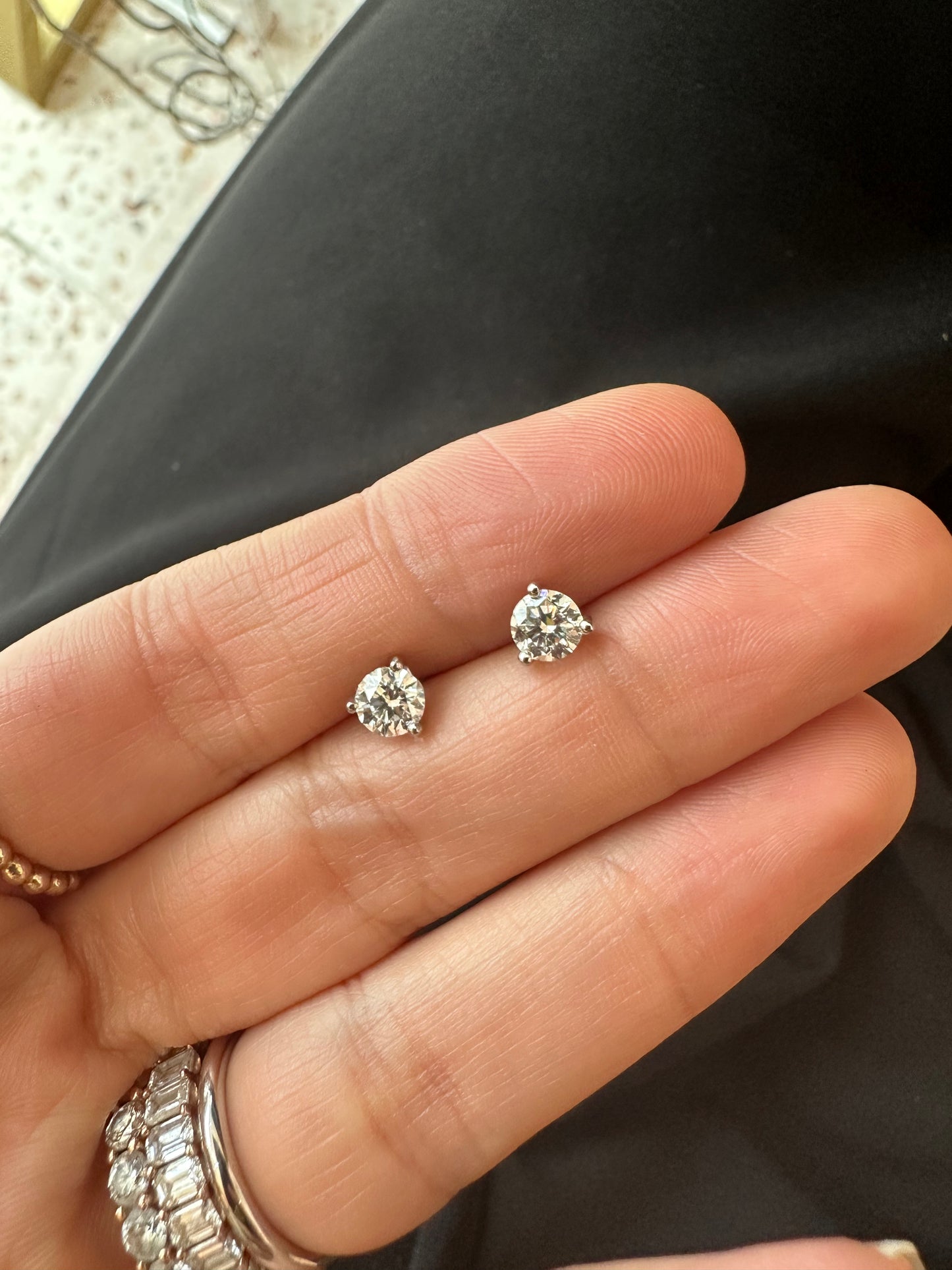 Diamond Earrings of 0.50ct each (total 1ct)