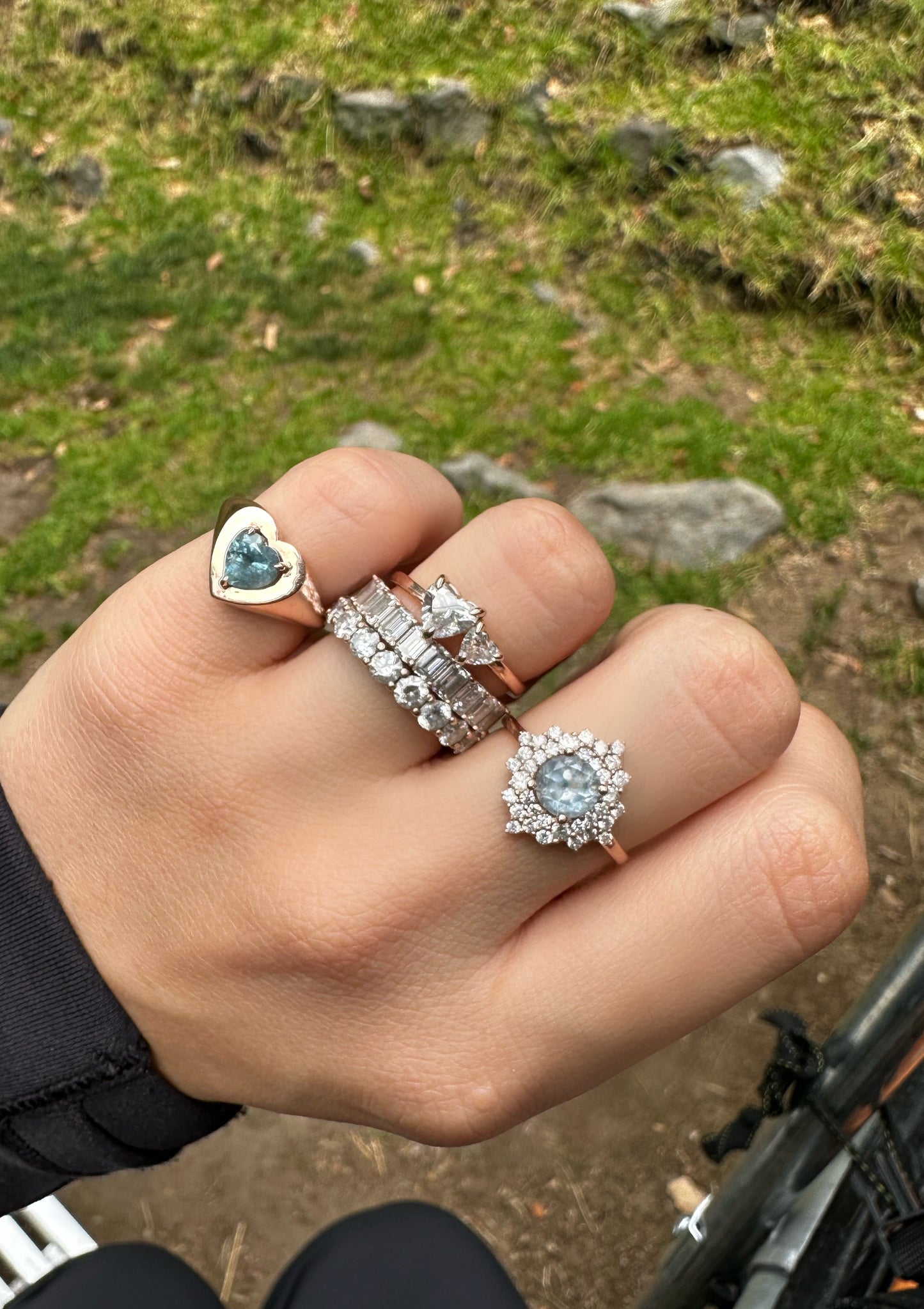 Anillo de Zafiro ‘Icy’ Opalescente con Diamantes