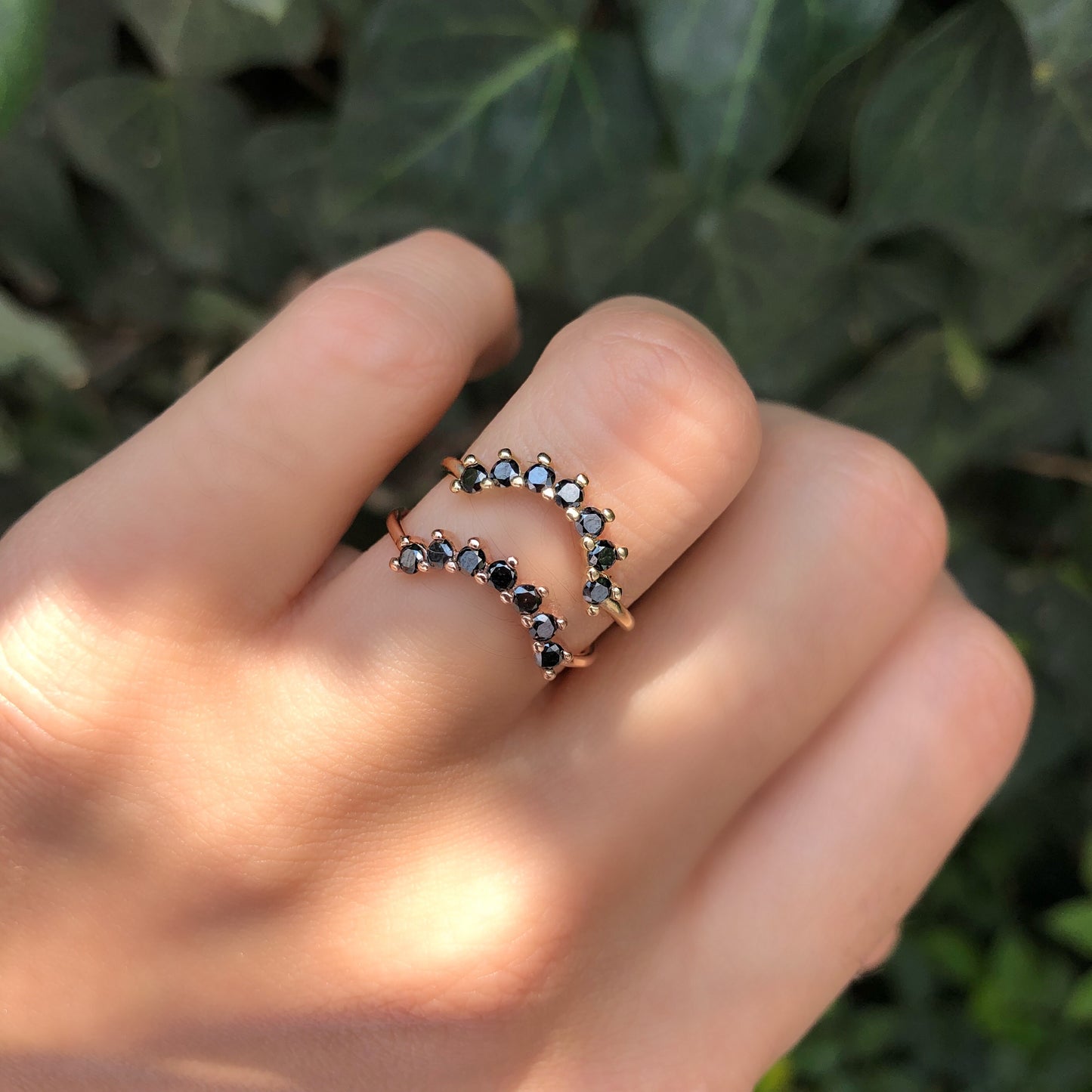 Anillo Corona Mijal con Diamantes Negros