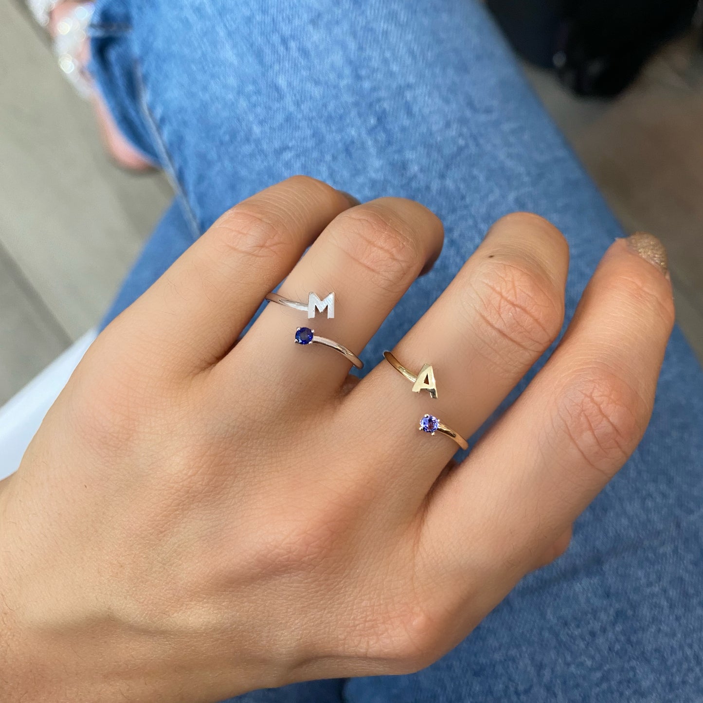 Anillo de Inicial con piedra de nacimiento