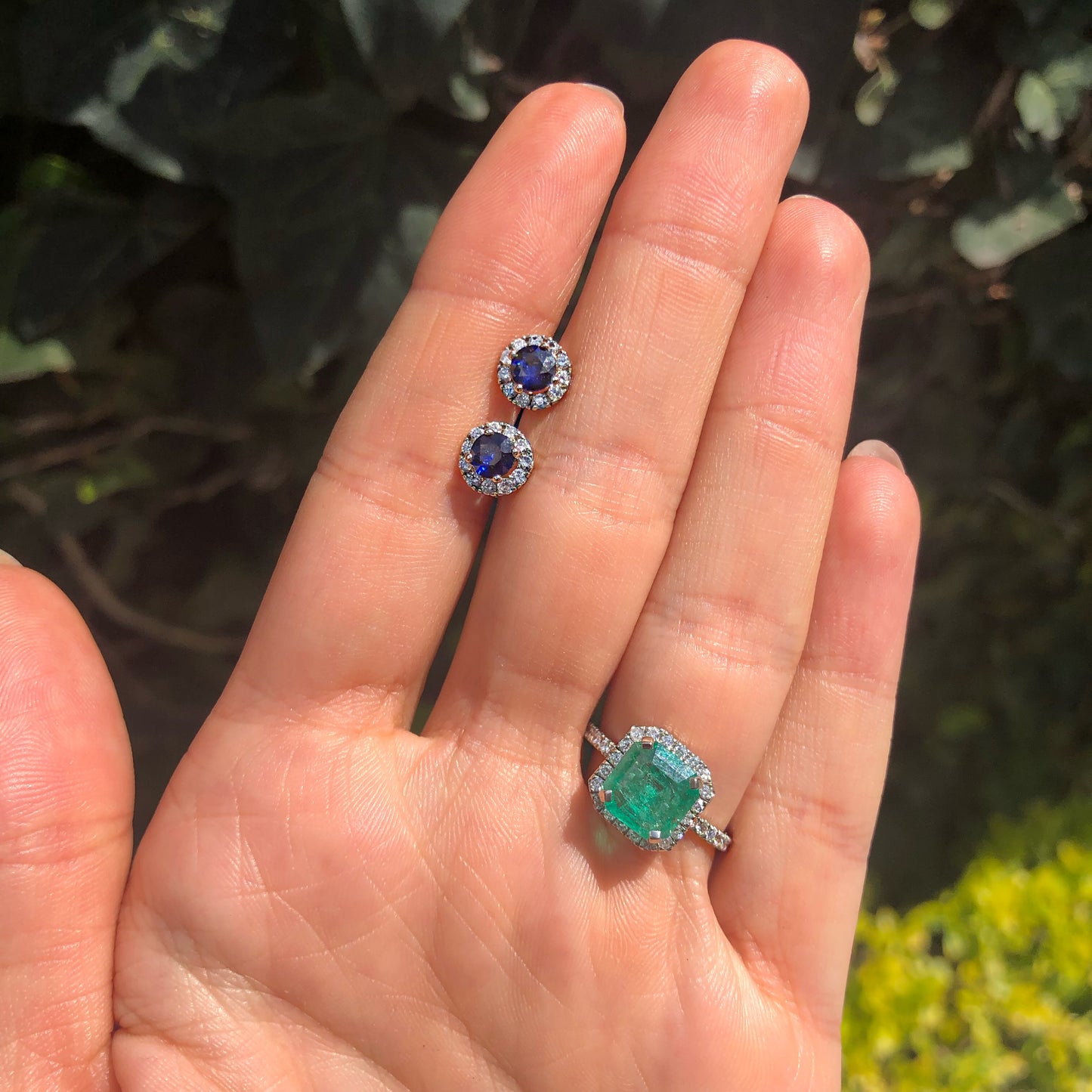 Aretes Beatríz de Zafiro o Rubí con Halo de Diamantes