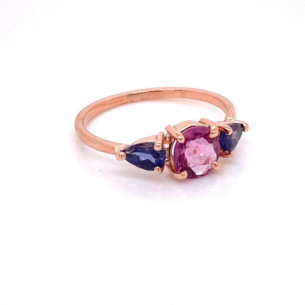 ENTREGA INMEDIATA / Anillo de Granate Morado con Iolitas laterales / Oro rosa 14k / Talla 6