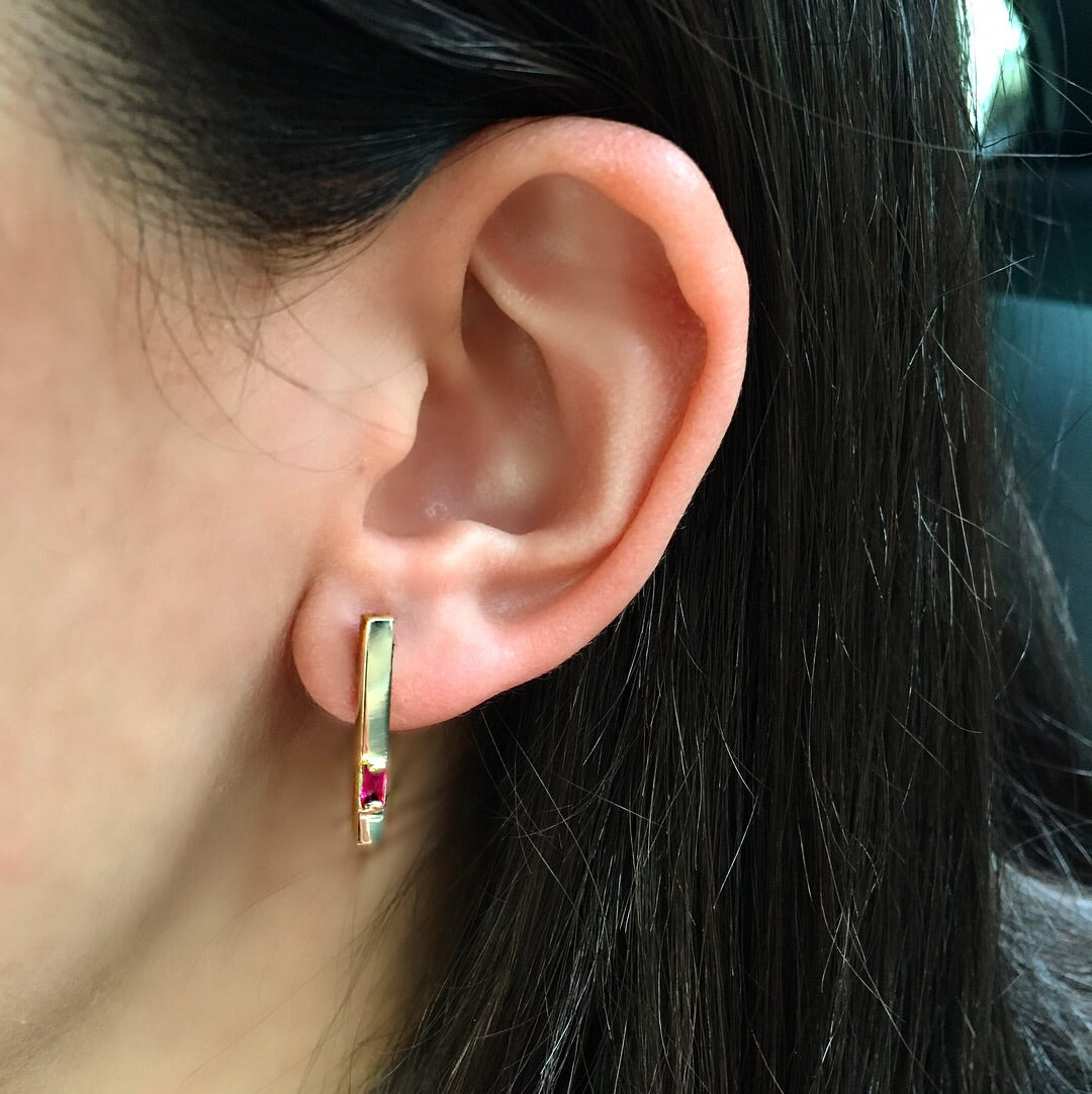 Aretes de Barra con Rubí