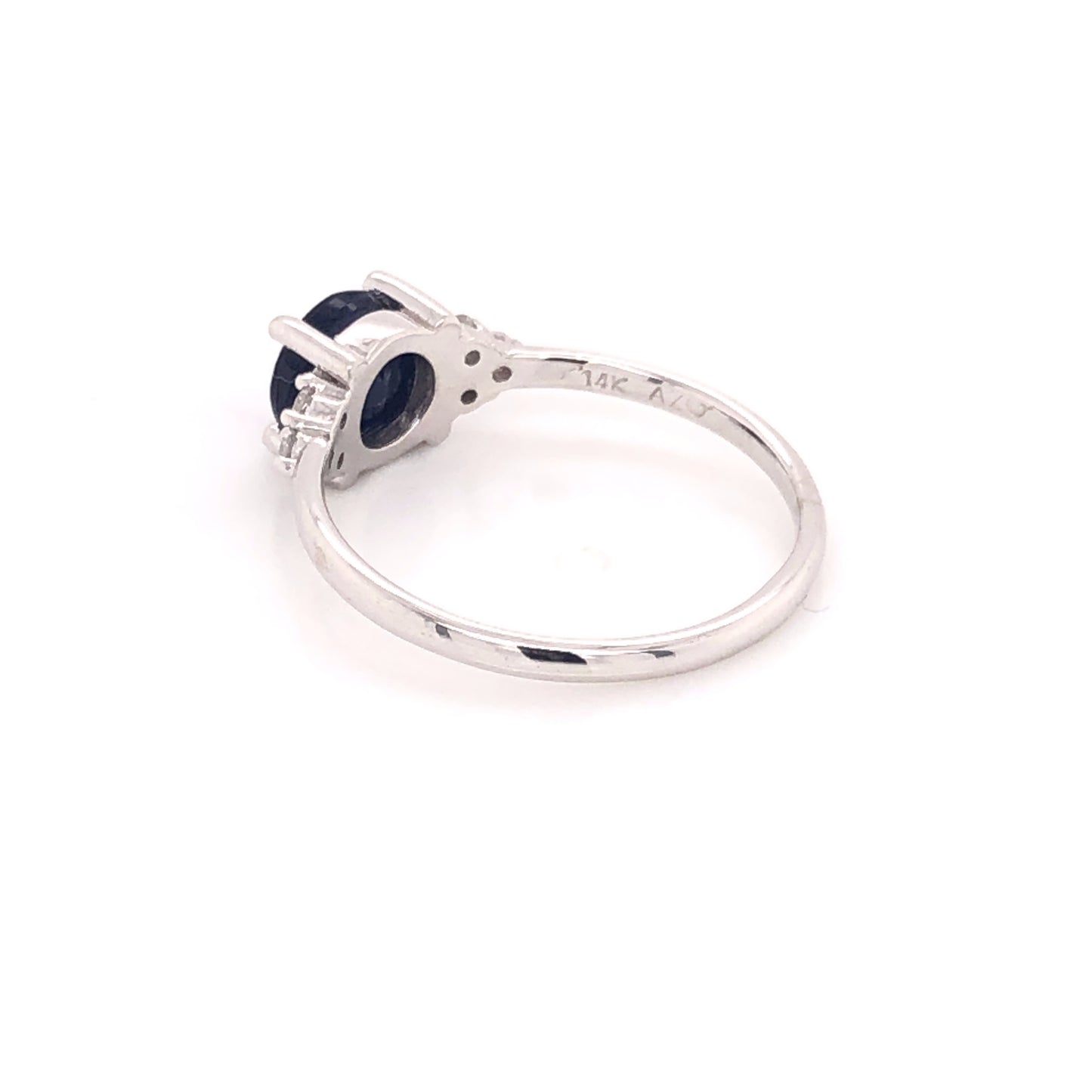 Anillo de Zafiro con Diamantes Laterales (pieza única)