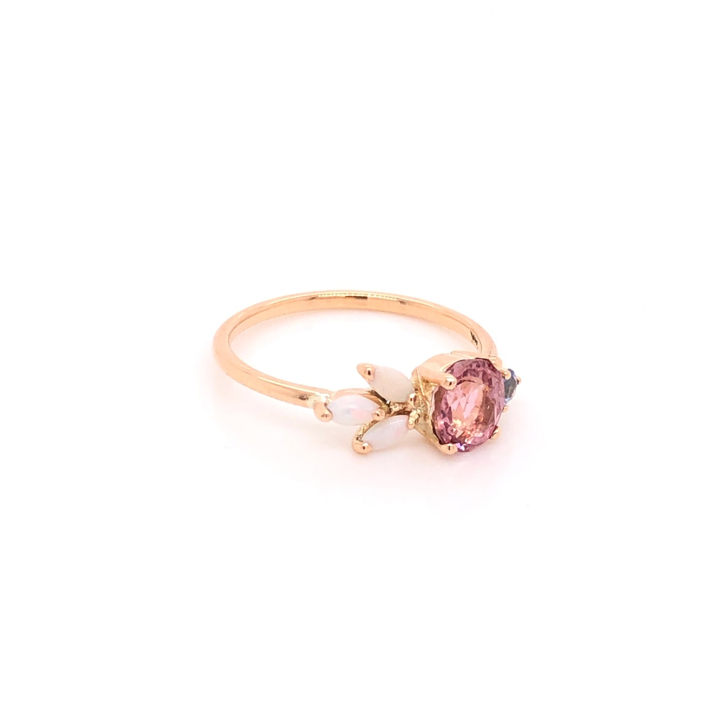 Anillo de Turmalina Rosa con Ópalos y Zafiro