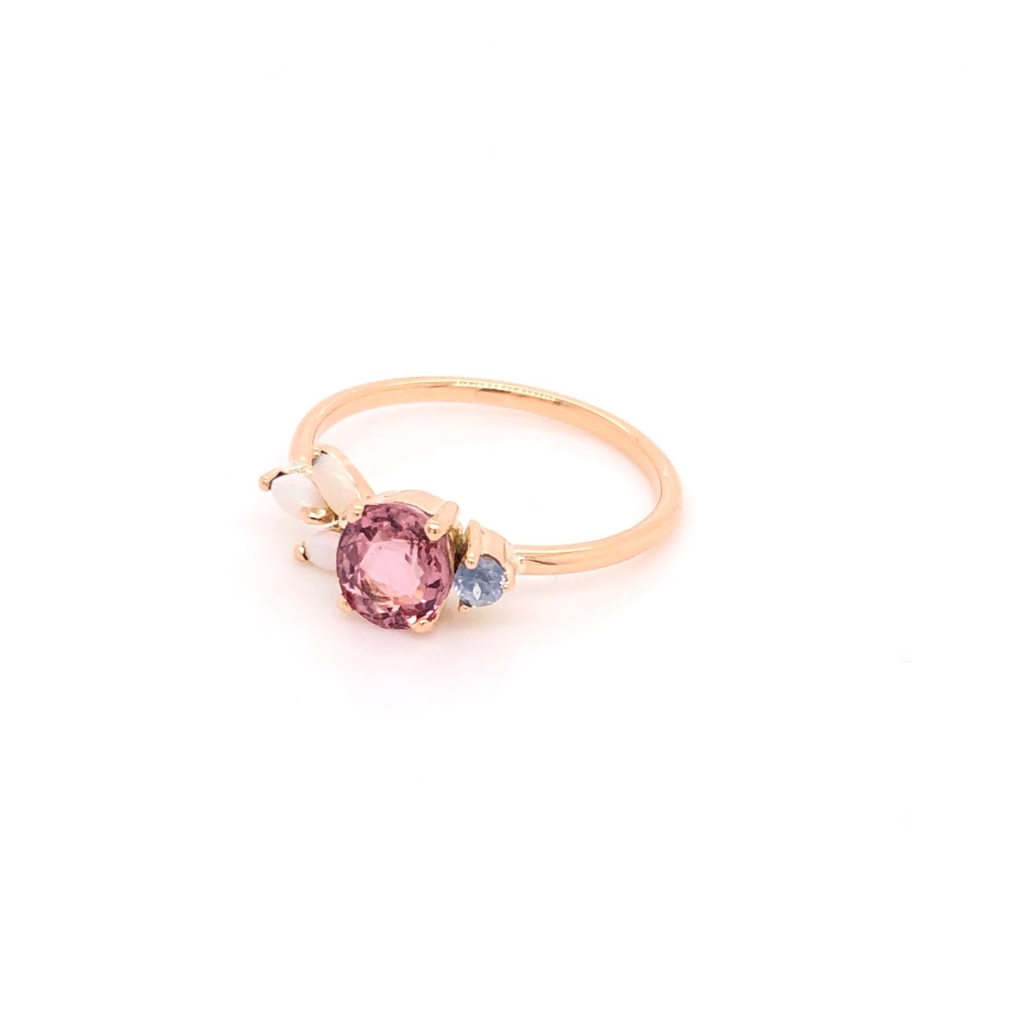 Anillo de Turmalina Rosa con Ópalos y Zafiro