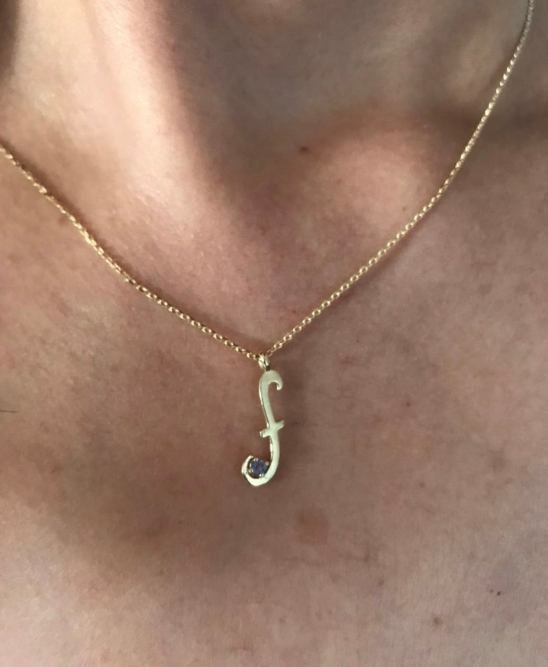Collar de Inicial con Piedra Preciosa