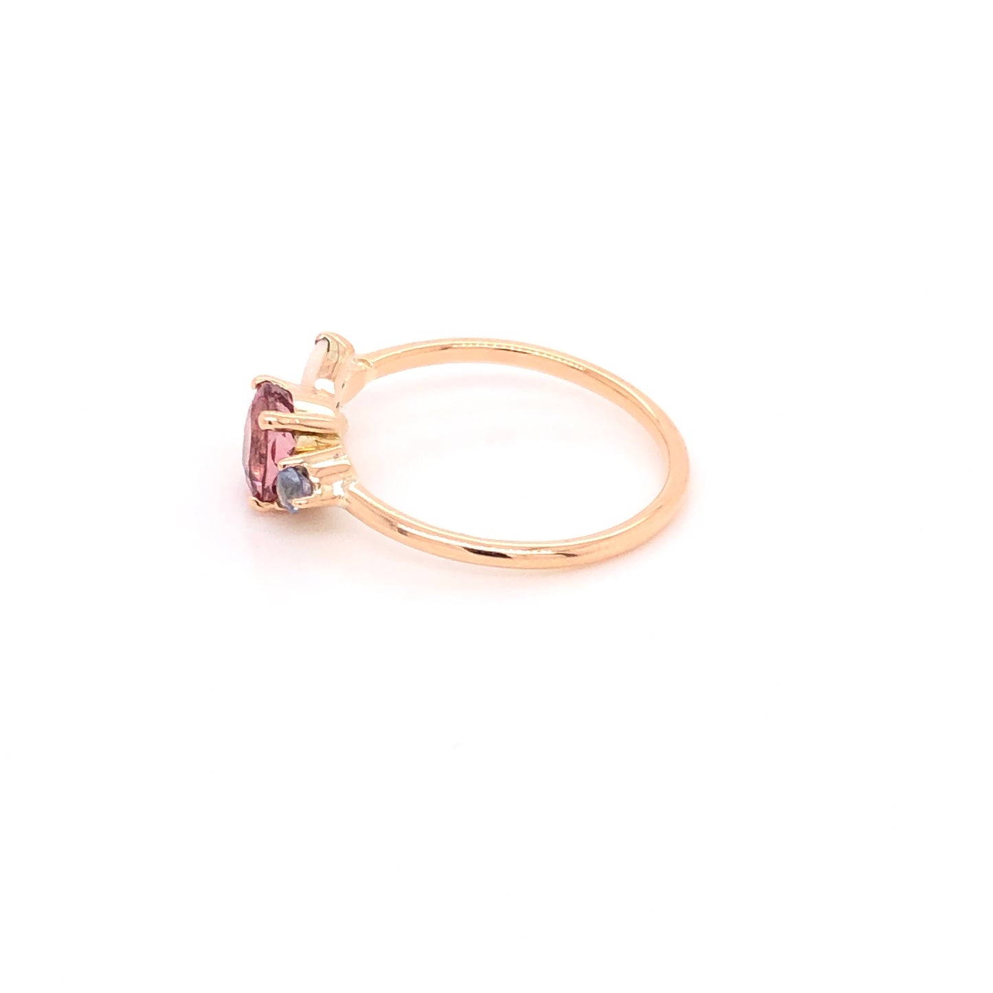Anillo de Turmalina Rosa con Ópalos y Zafiro