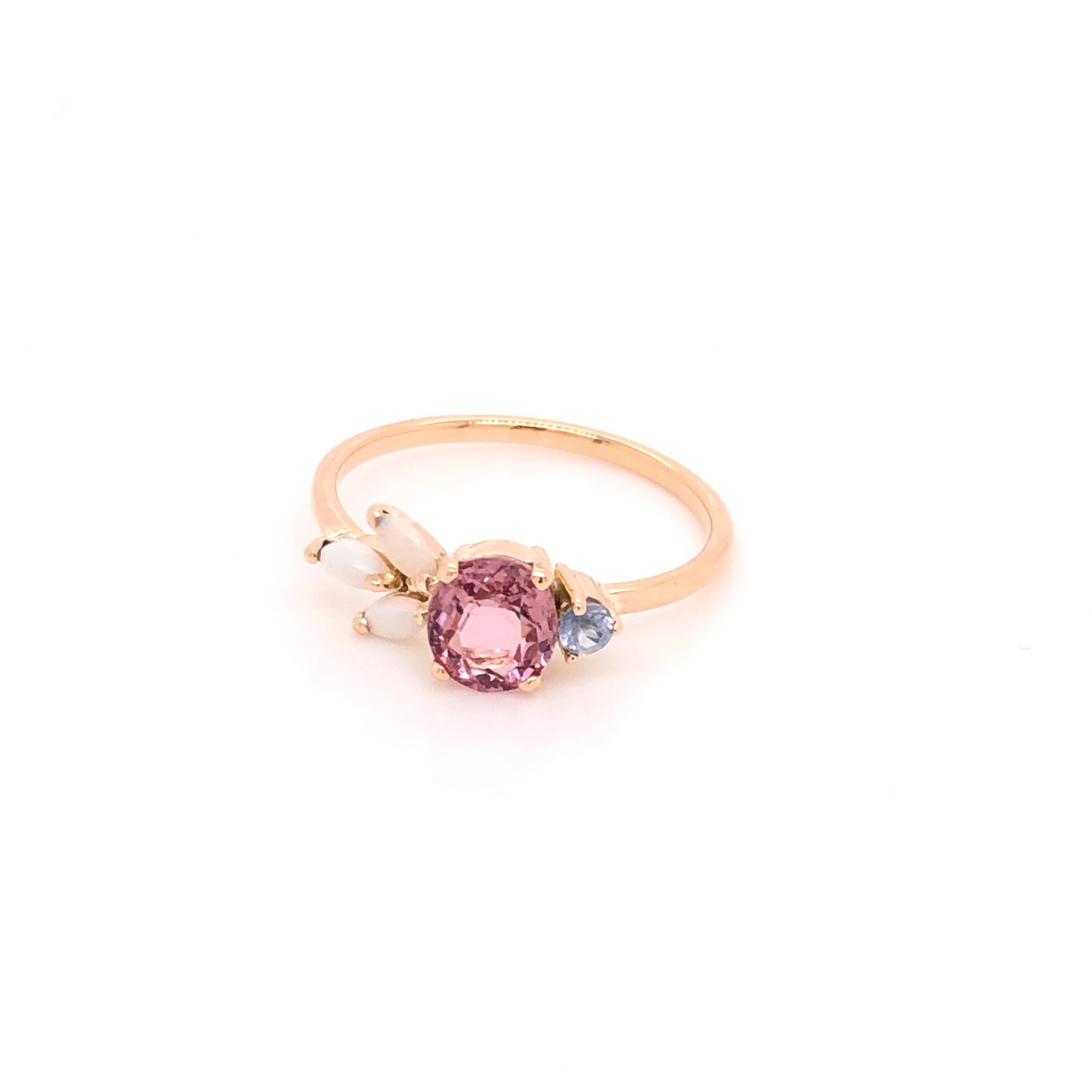 Anillo de Turmalina Rosa con Ópalos y Zafiro
