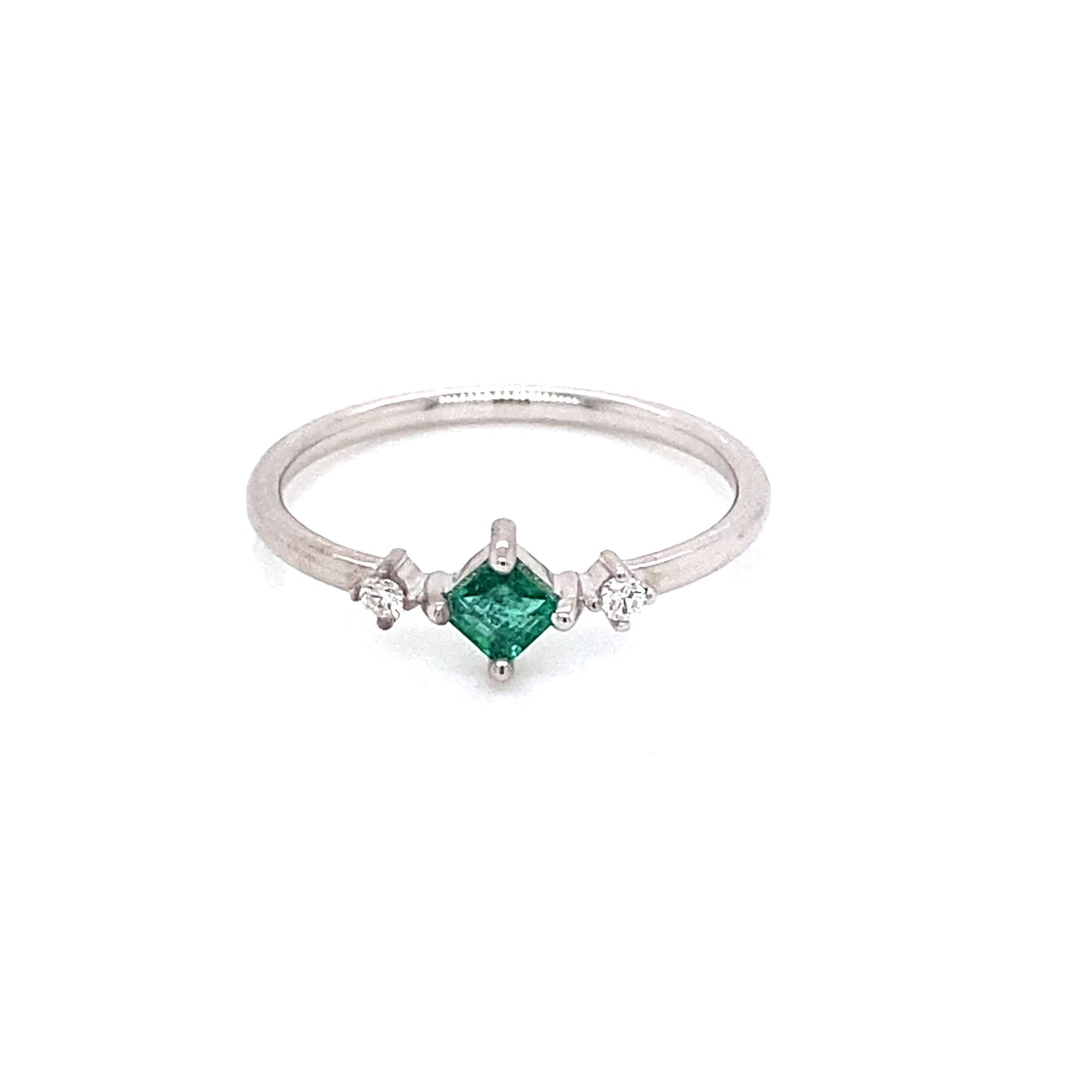 PIEZA ÚNICA / Anillo de esmeralda en rombo con diamantes laterales