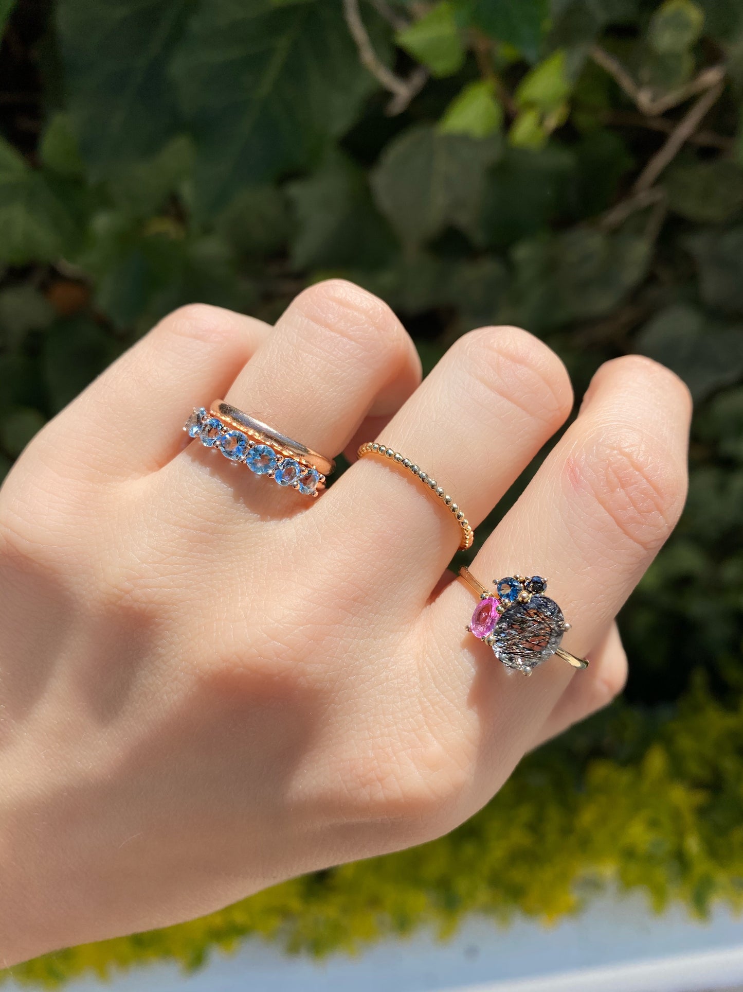 ENTREGA INMEDIATA / Anillo Cuarzo Rutilado con Diamante Negro, Topacio London Blue y Zafiro Rosa / Oro amarillo 14k / Talla 7.75