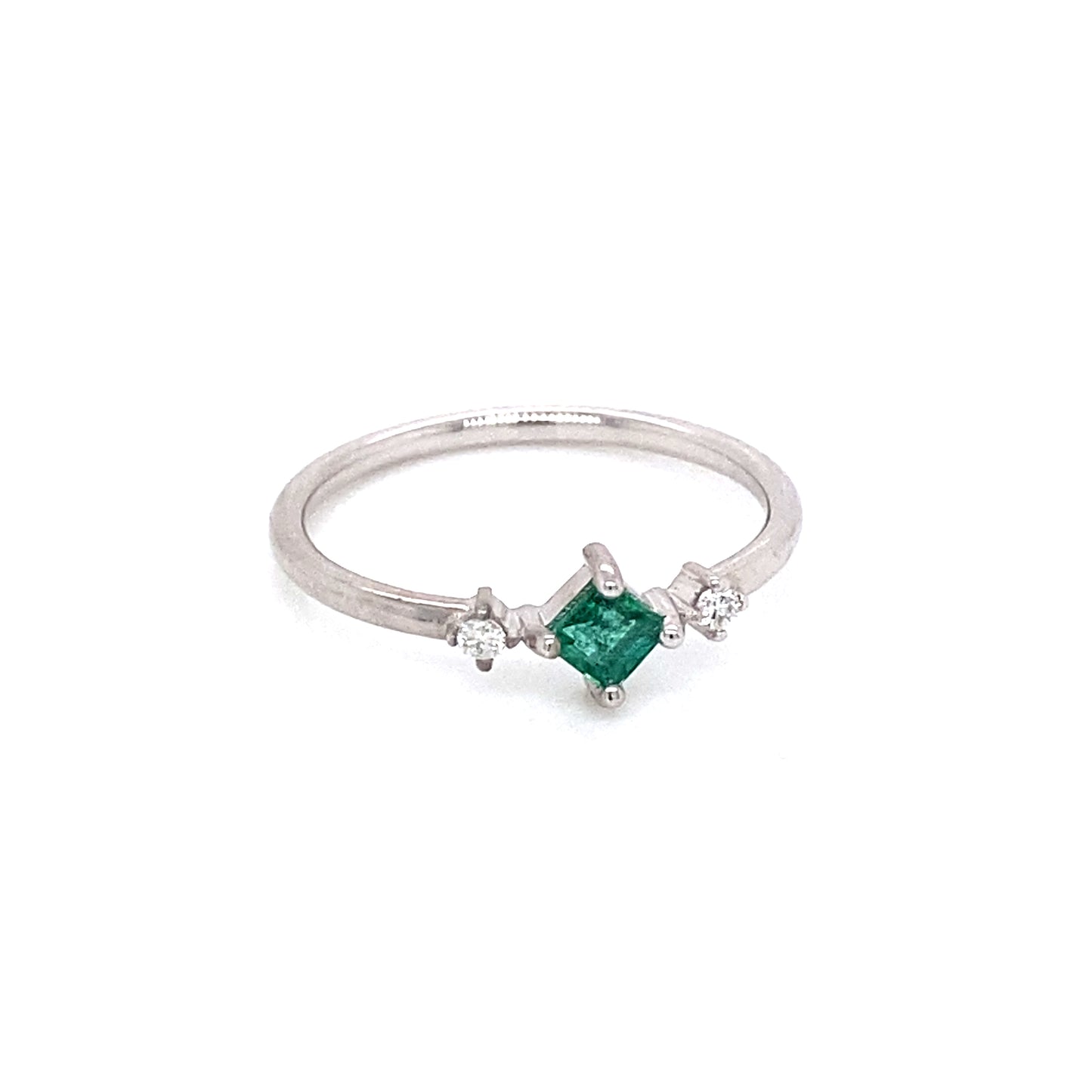 PIEZA ÚNICA / Anillo de esmeralda en rombo con diamantes laterales