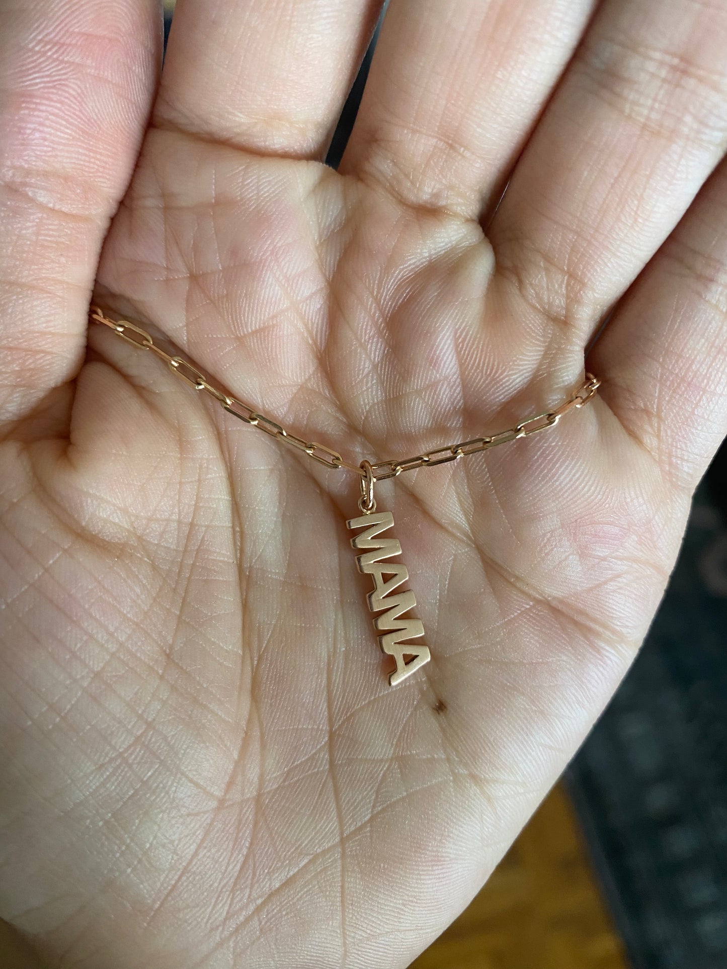 Charm “MAMÁ” Oro Sólido