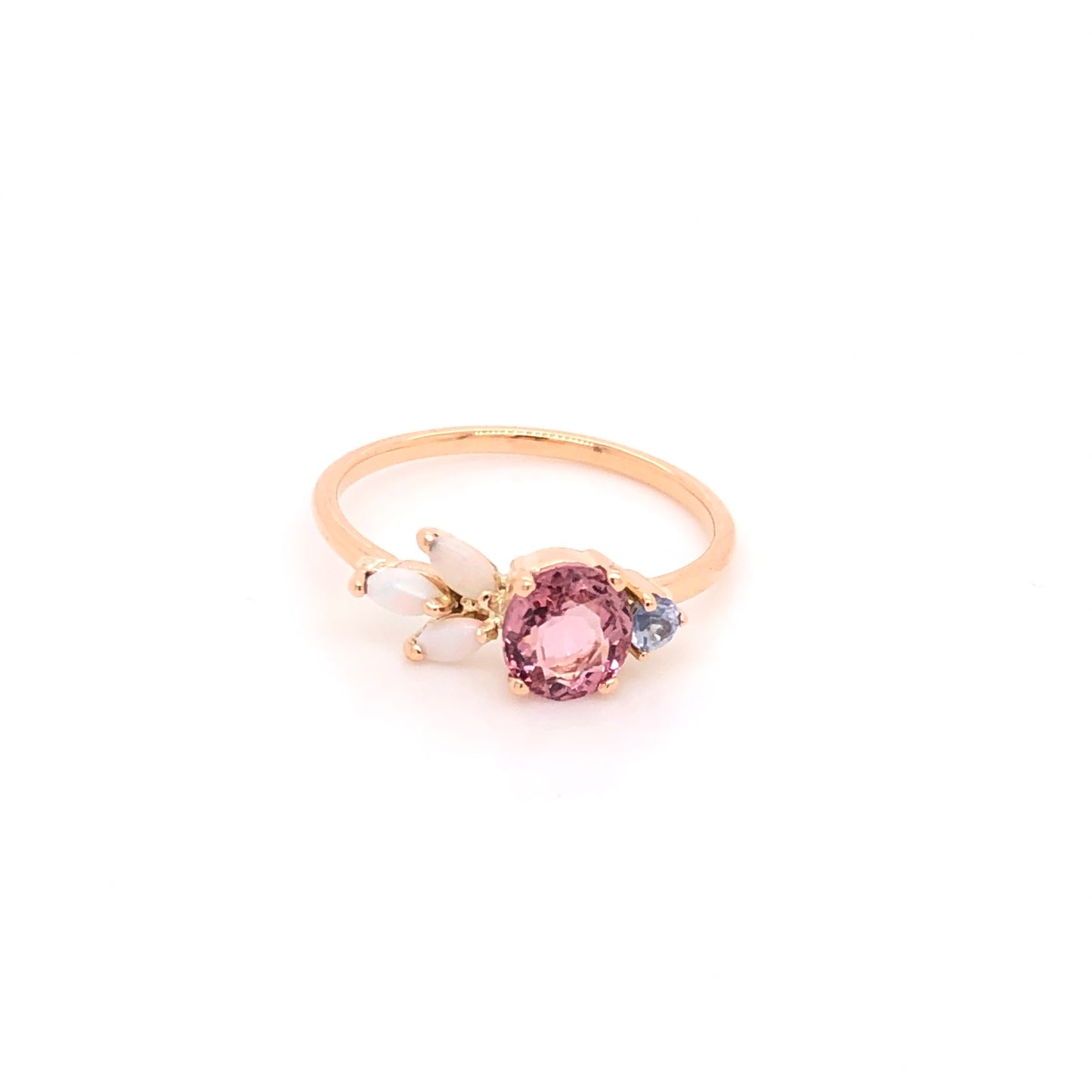 Anillo de Turmalina Rosa con Ópalos y Zafiro