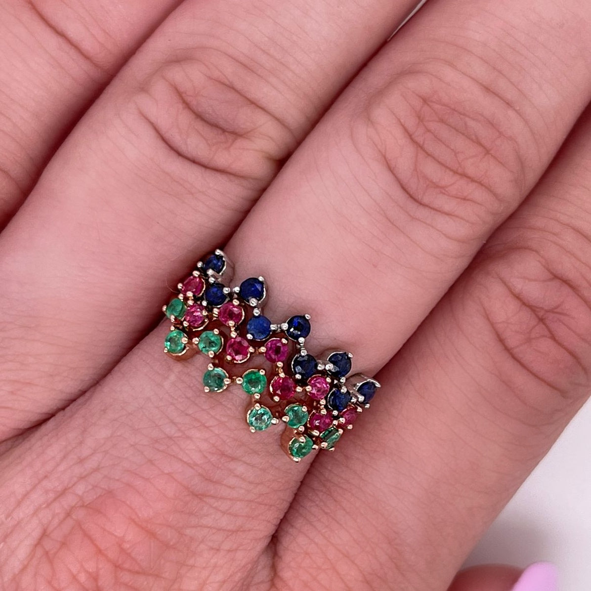 Krysel Ring with Emerald, Ruby or Sapphire