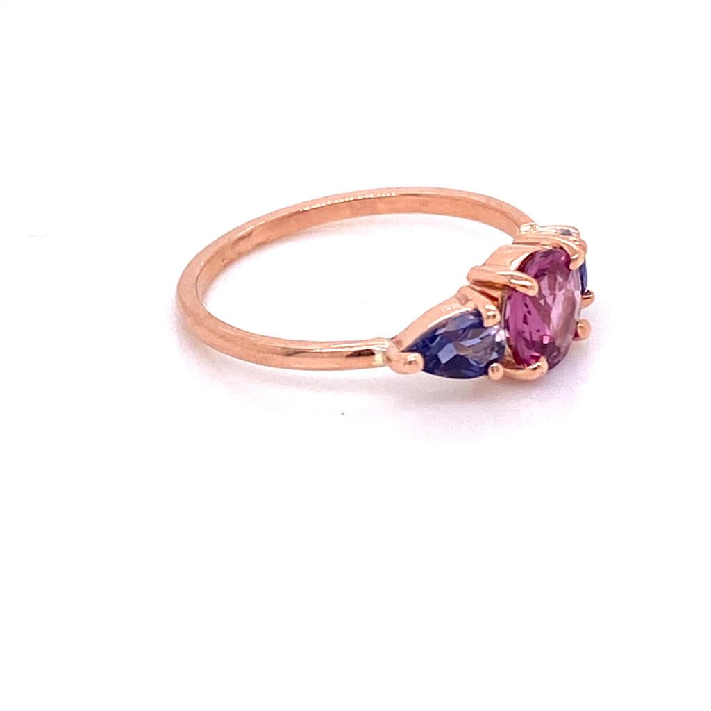 ENTREGA INMEDIATA / Anillo de Granate Morado con Iolitas laterales / Oro rosa 14k / Talla 6