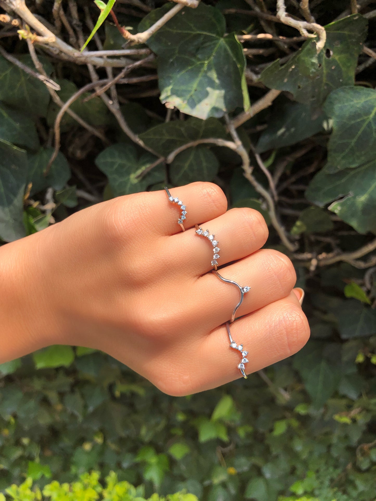 Anillo Corona Mijal con Diamantes Blancos