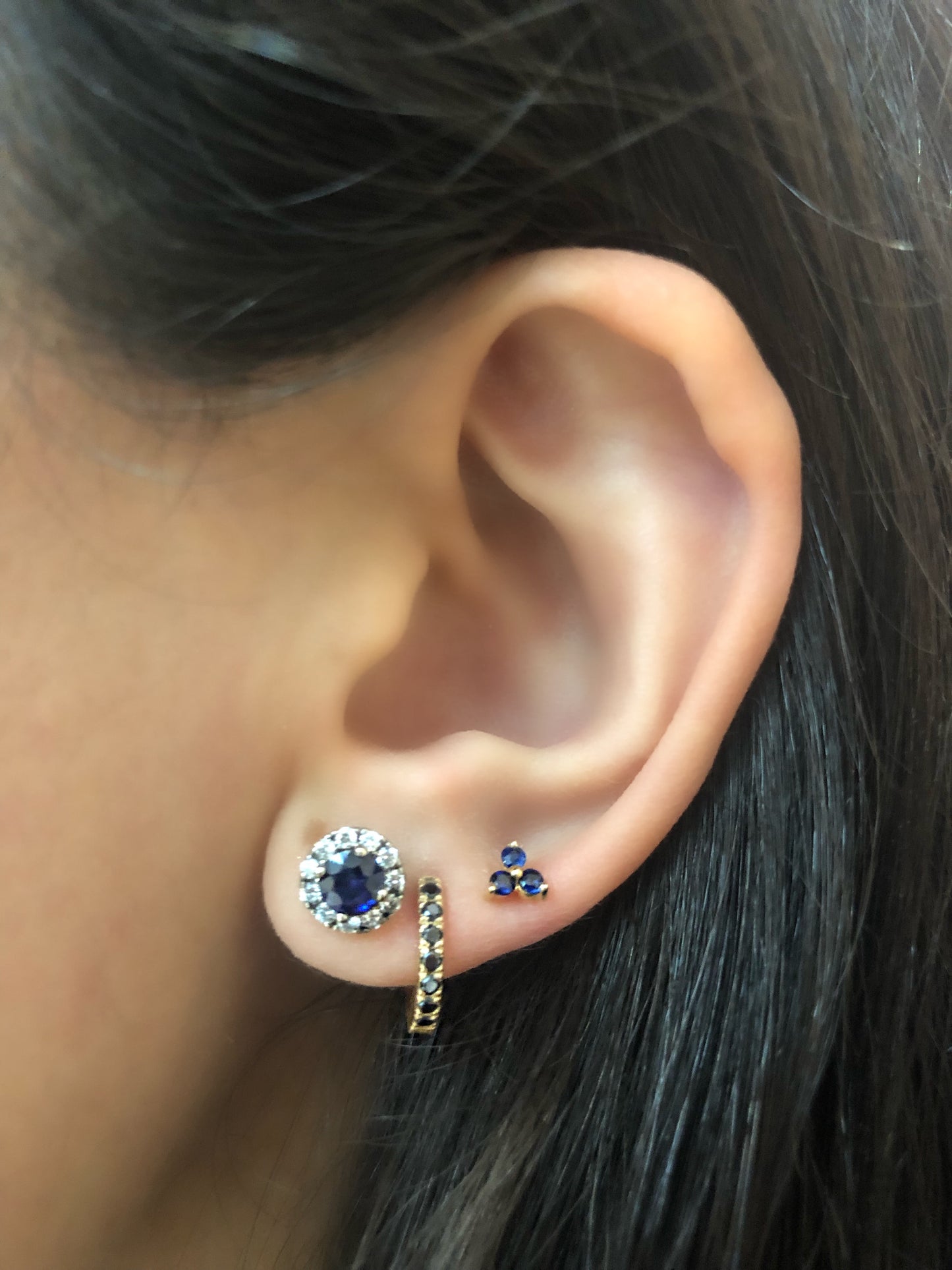 Aretes Beatríz de Zafiro o Rubí con Halo de Diamantes