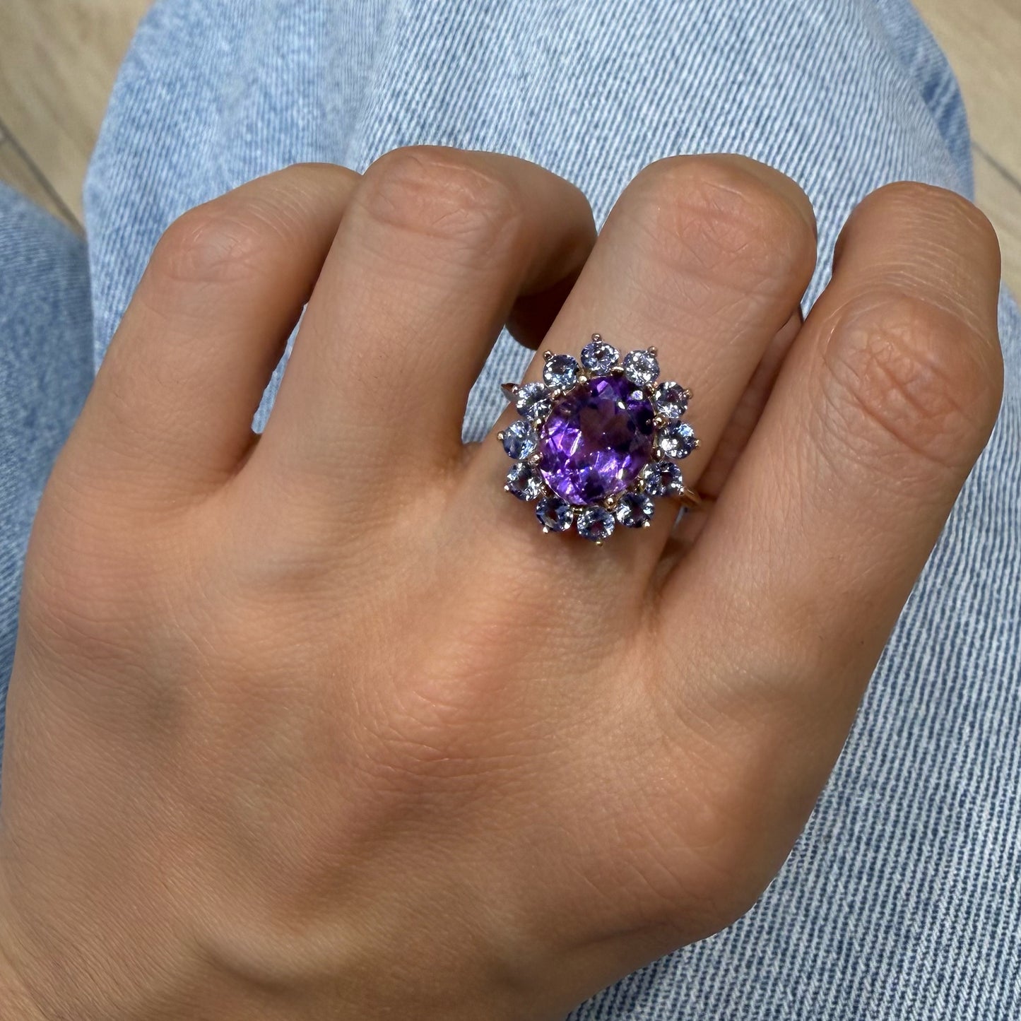 Pieza Única / Anillo de Amatista con halo de Tanzanita