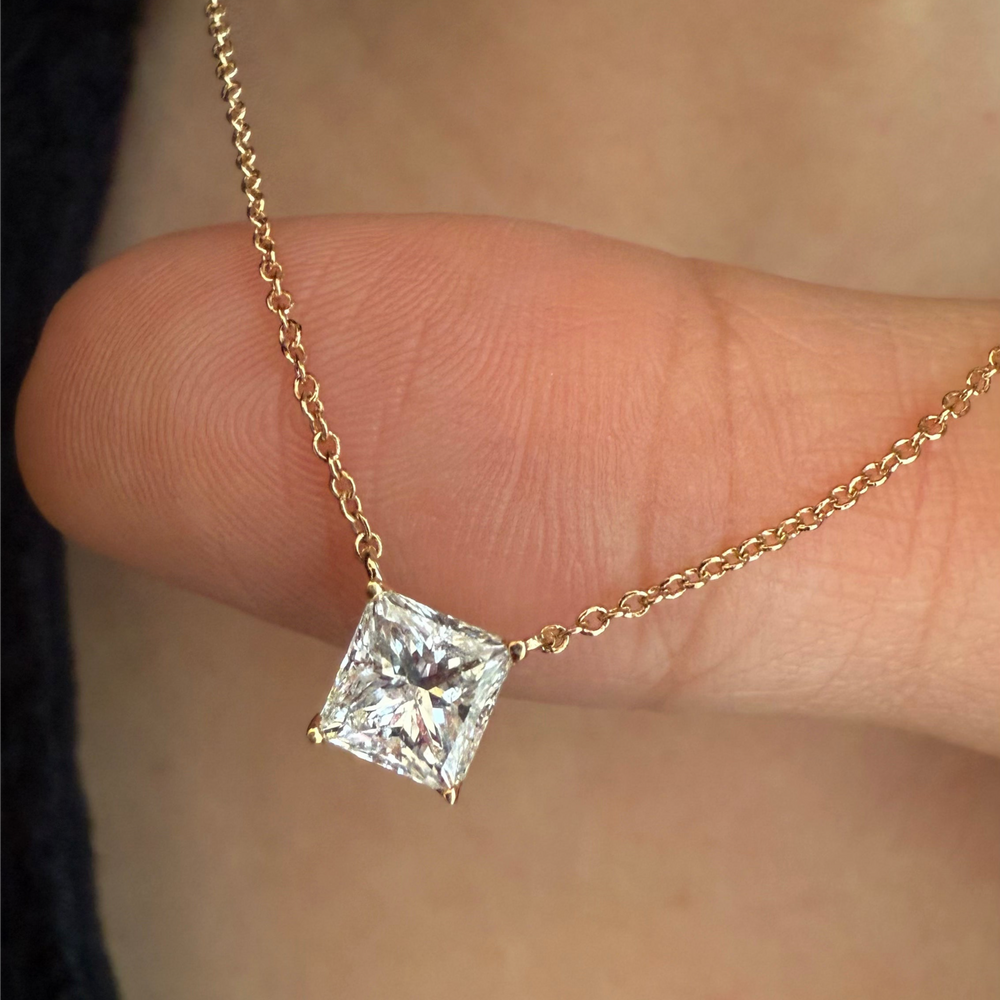 
                      
                        Collar Solitario de Diamante de 1ct corte PRINCESS
                      
                    