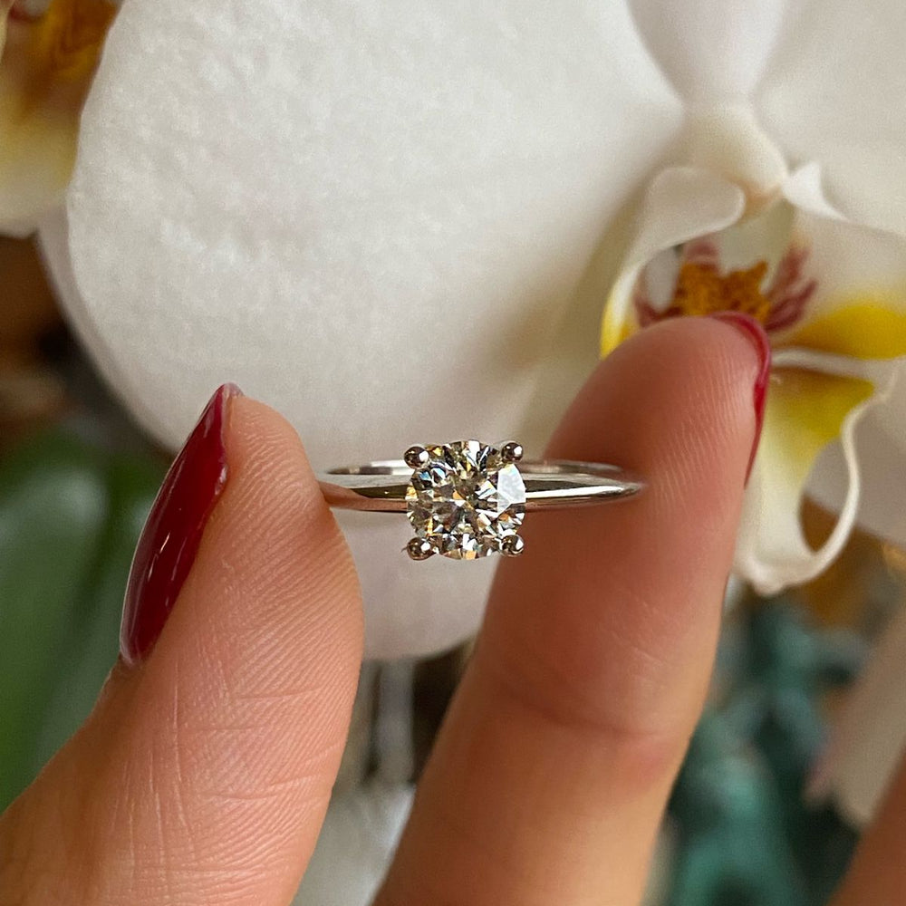 
                      
                        Anillo Solitario de Diamante de 1ct
                      
                    