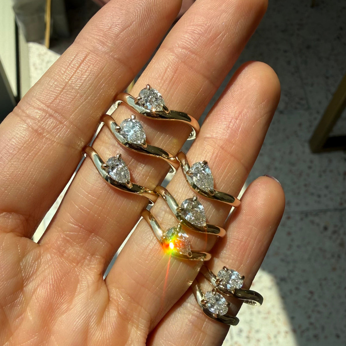 Anillo Curvo Diamante Gota 0.50ct