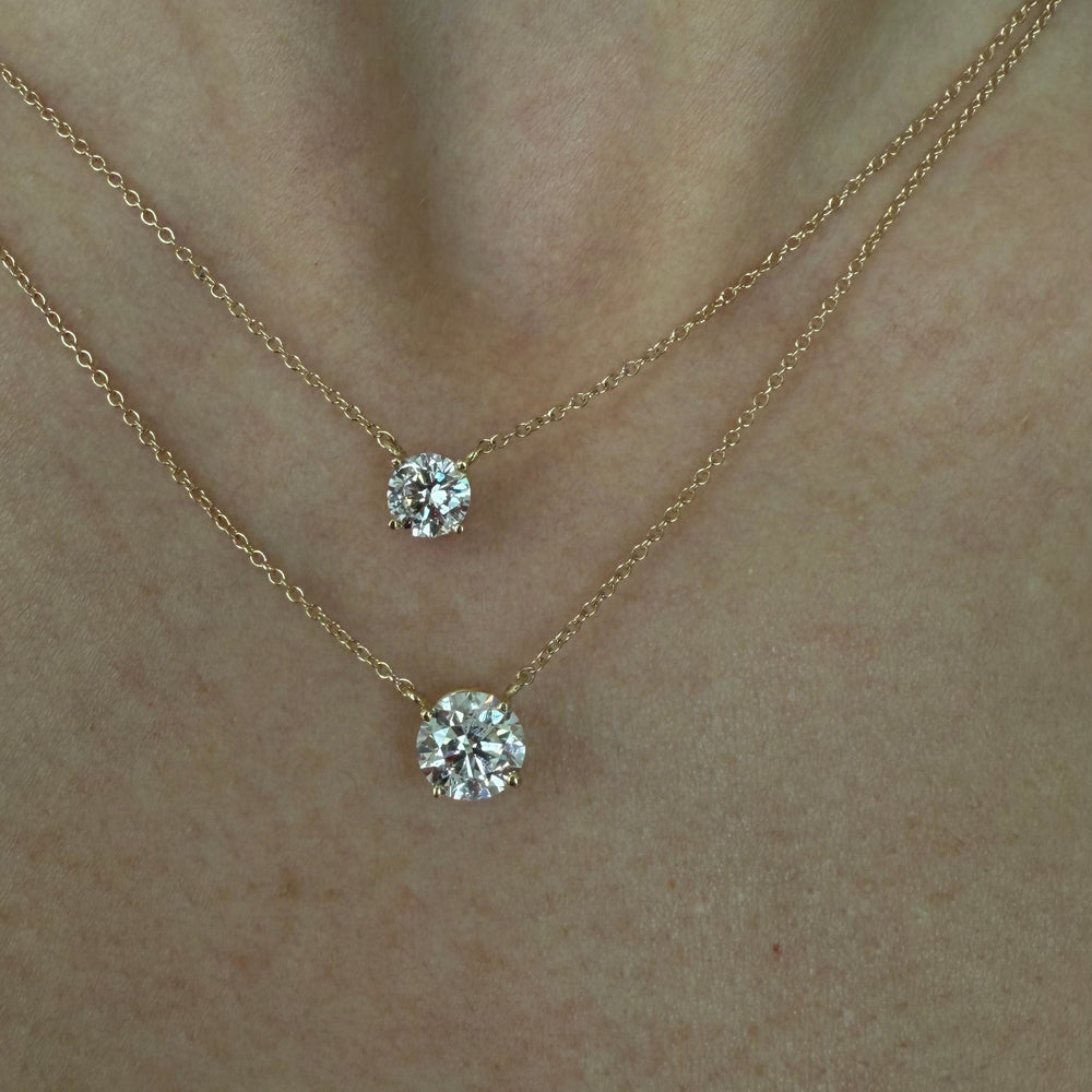 
                      
                        Collar Solitario de Diamante de 1ct
                      
                    