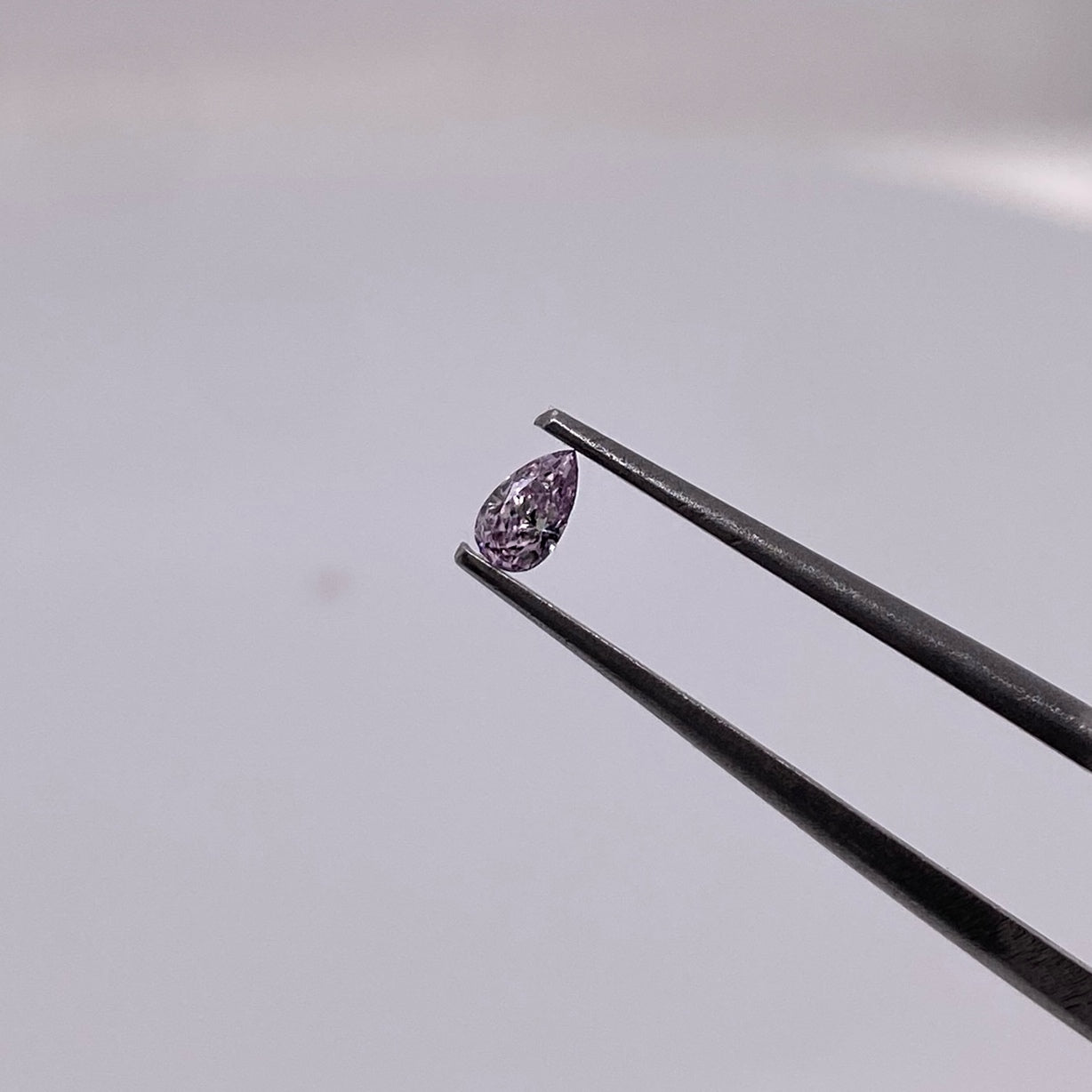 ADVANCE / SECTION Purple Pink Diamond “C” / Drop Cut / Measurements: 2.45 x 4.05mm, total value 19,800 pesos