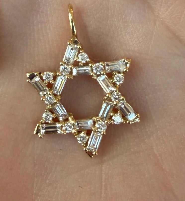 Charm Estrella de David Con Diamantes Redondos y Baguette (No incluye cadena)