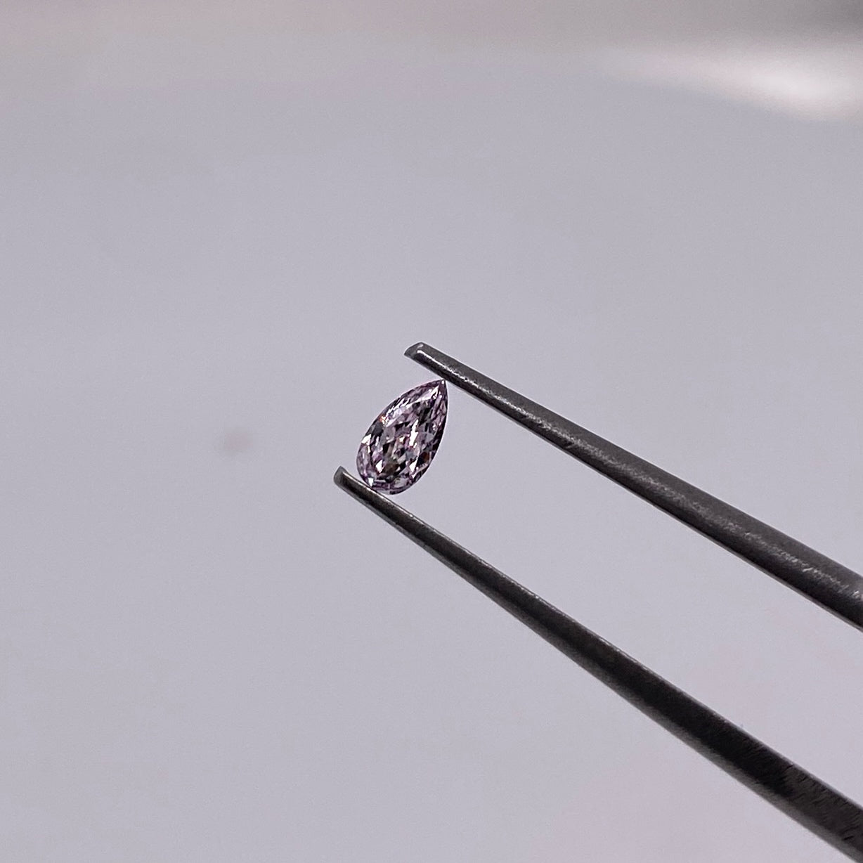 ADVANCE / SECTION Purple Pink Diamond “K” / Drop Cut / Measurements: 2.53 x 4.65mm, total value 22,350 pesos