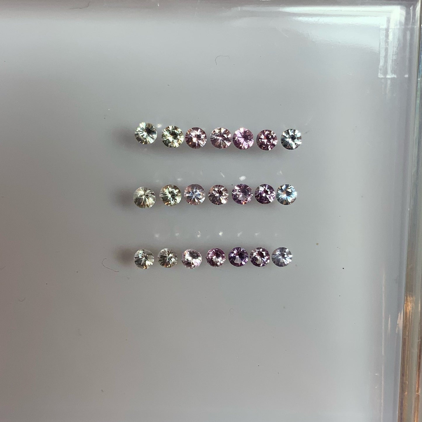 Anillo Leticia de Zafiros Pastel (7 piezas)