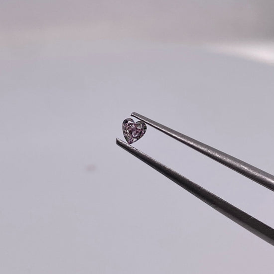 ADVANCE / SECTION Purple Pink Diamond “L” / Heart Cut / Measurements: 3.02 x 3.12mm, total value 20,730 pesos