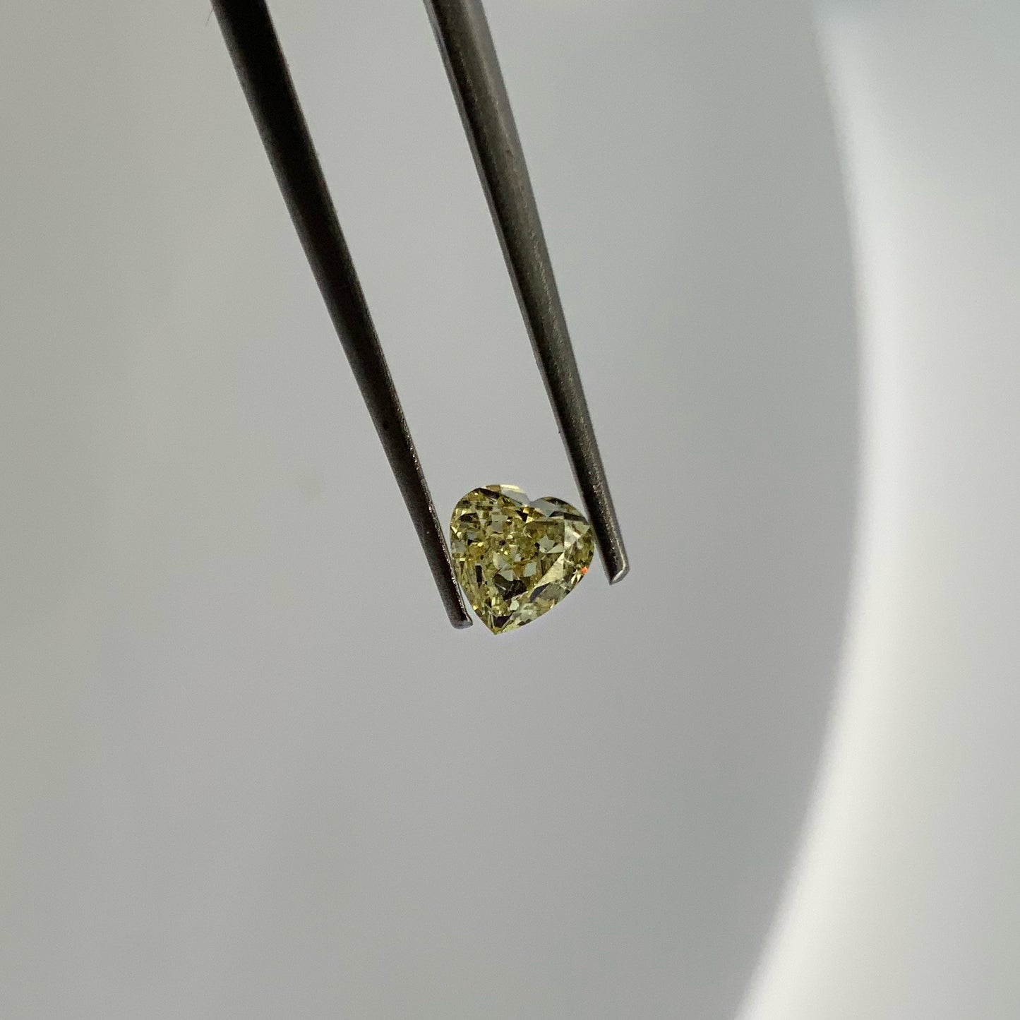 Diamante Amarillo en Corte Corazón de 0.52ct / Medidas 4.6 x 4.55mm